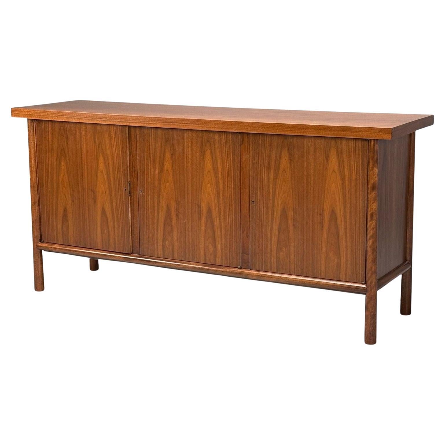 T.H. Robsjohn Gibbings, Sideboard, Walnut, USA, 1960s