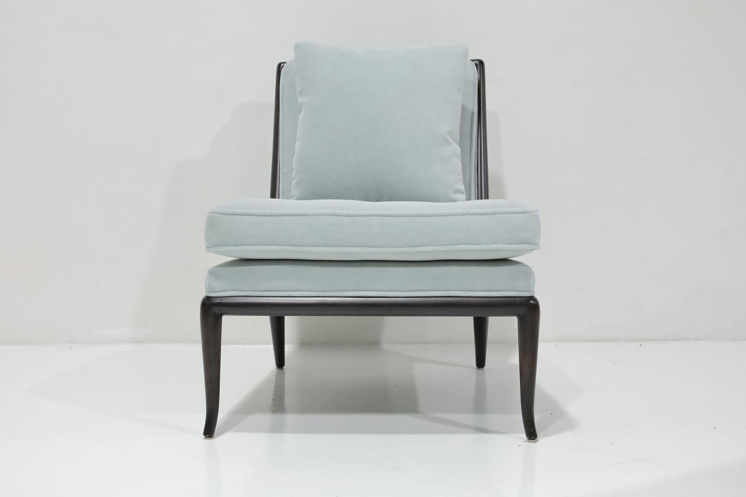 T.H. Robsjohn-Gibbings Slipper Lounge Chair for Widdicomb (UK/U.S.A)Cette exquise chaise de salon, conçue par T.H. Robsjohn-Gibbings pour Eleg, incarne l'élégance et le confort du milieu du siècle.

Dimensions : - Hauteur : 31