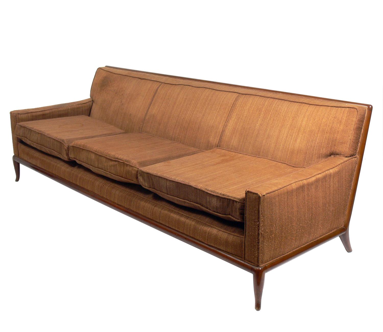 Elegantes Sofa aus der Jahrhundertmitte, entworfen von T.H. Robsjohn-Gibbings für Widdicomb, amerikanisch, ca. 1950er Jahre. Dieses Stück wird derzeit aufgearbeitet und neu gepolstert und kann in einer Farbe Ihrer Wahl und in einem Stoff Ihrer Wahl