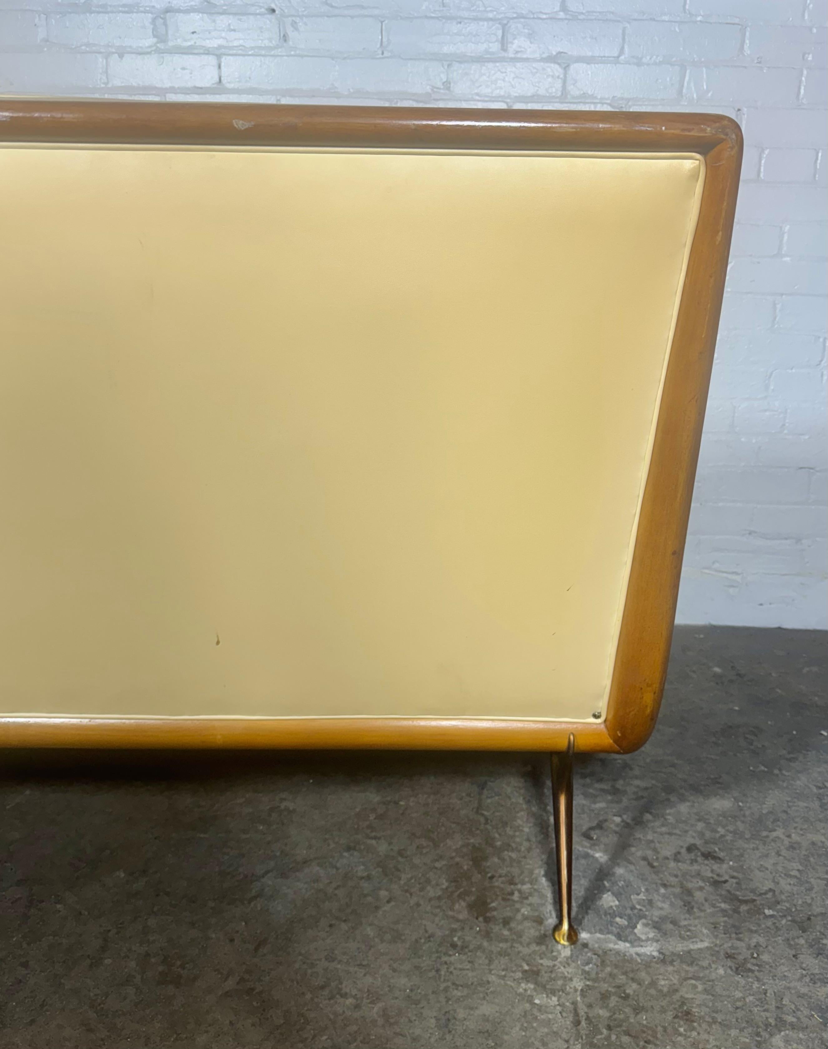 American T.H. Robsjohn-Gibbings Sofa, for Widdicomb Model 1727 c.1950 / walnut & brass For Sale