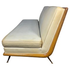 T.H. Sofá Robsjohn-Gibbings, para Widdicomb Modelo 1727 c.1950 / nogal y latón
