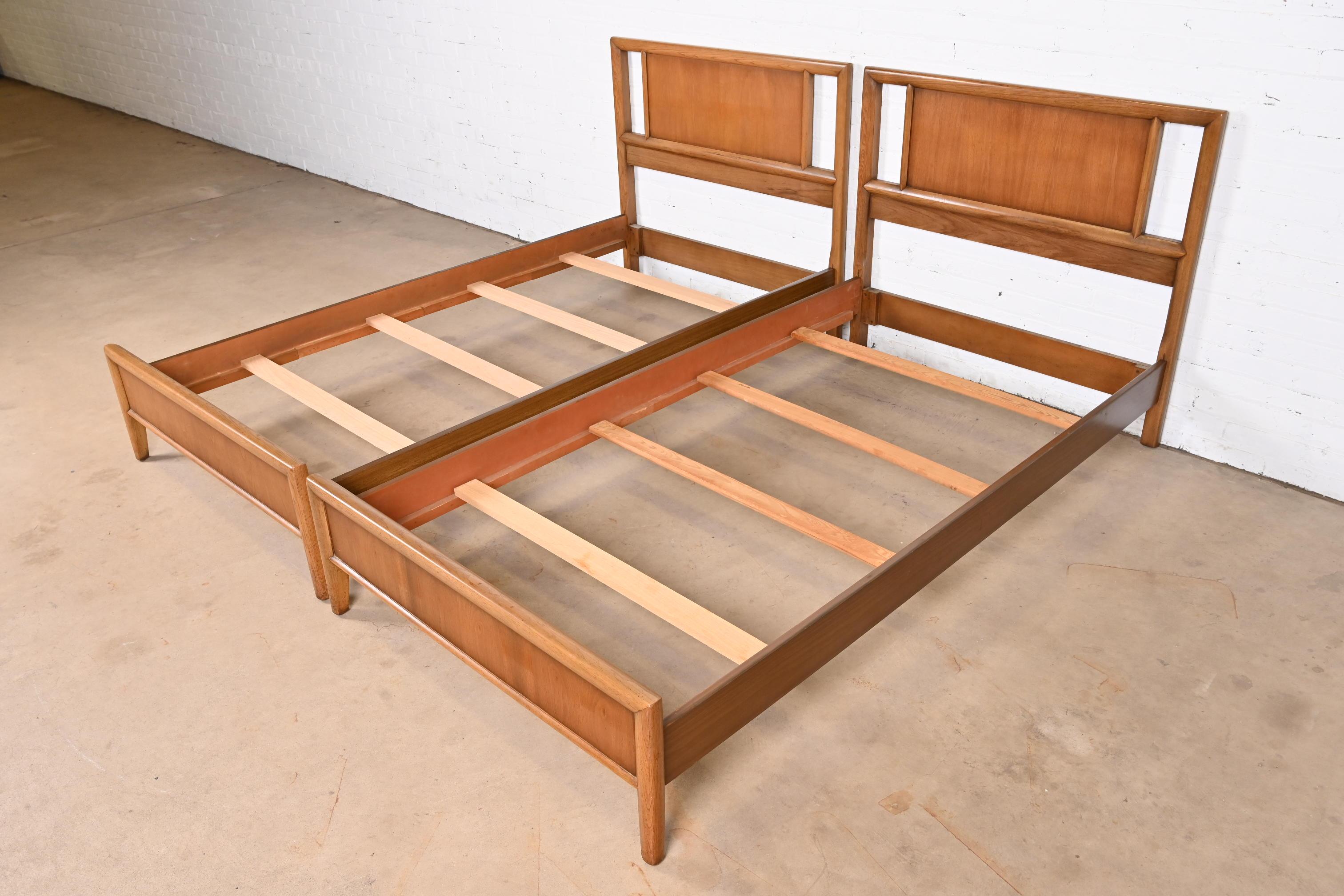 T.H. Robsjohn-Gibbings Style Mid-Century Modern Sculpted Walnut Twin Beds, Pair In Good Condition In South Bend, IN