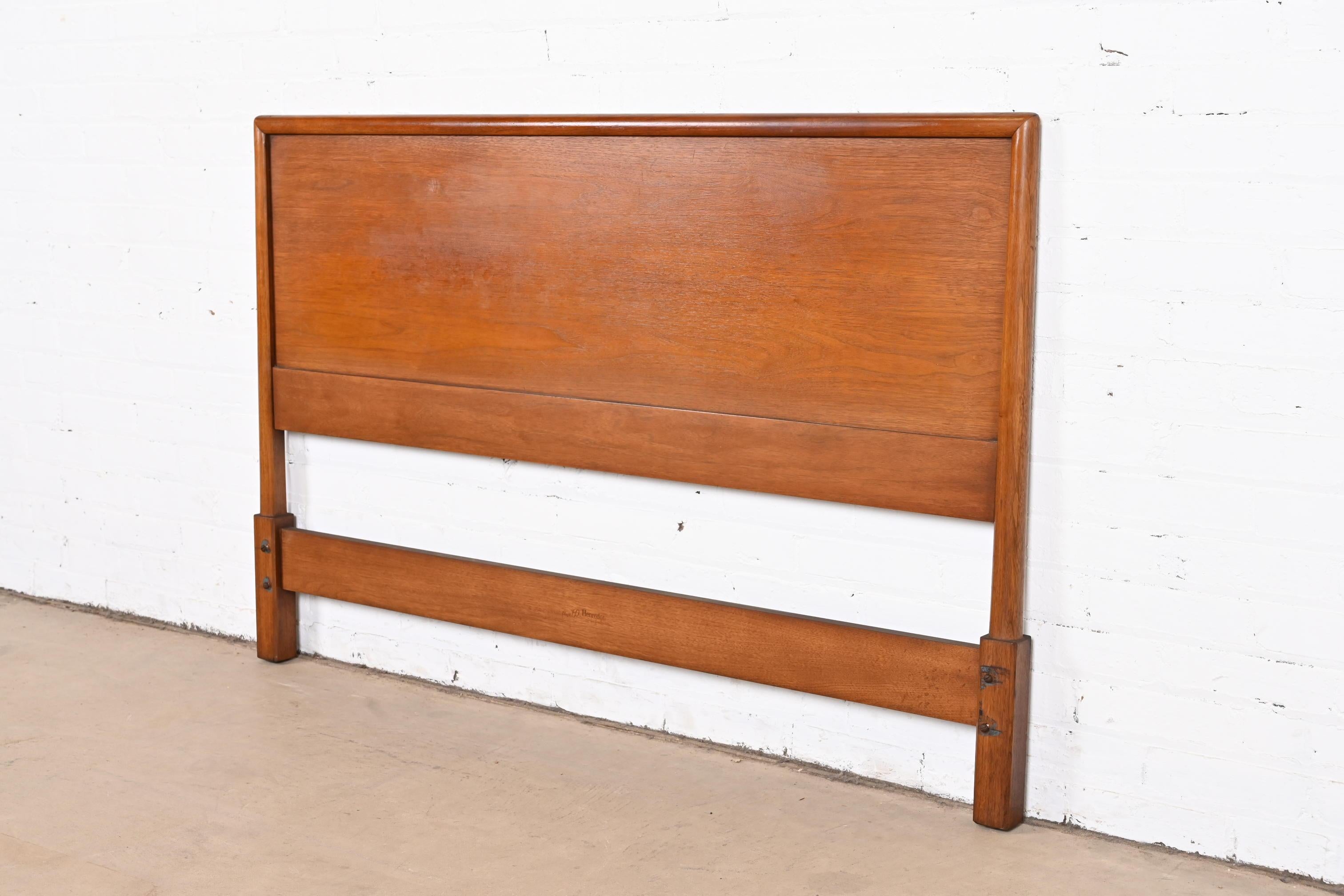 American T.H. Robsjohn-Gibbings Style Walnut Full Size Headboard by Henredon, 1960s For Sale