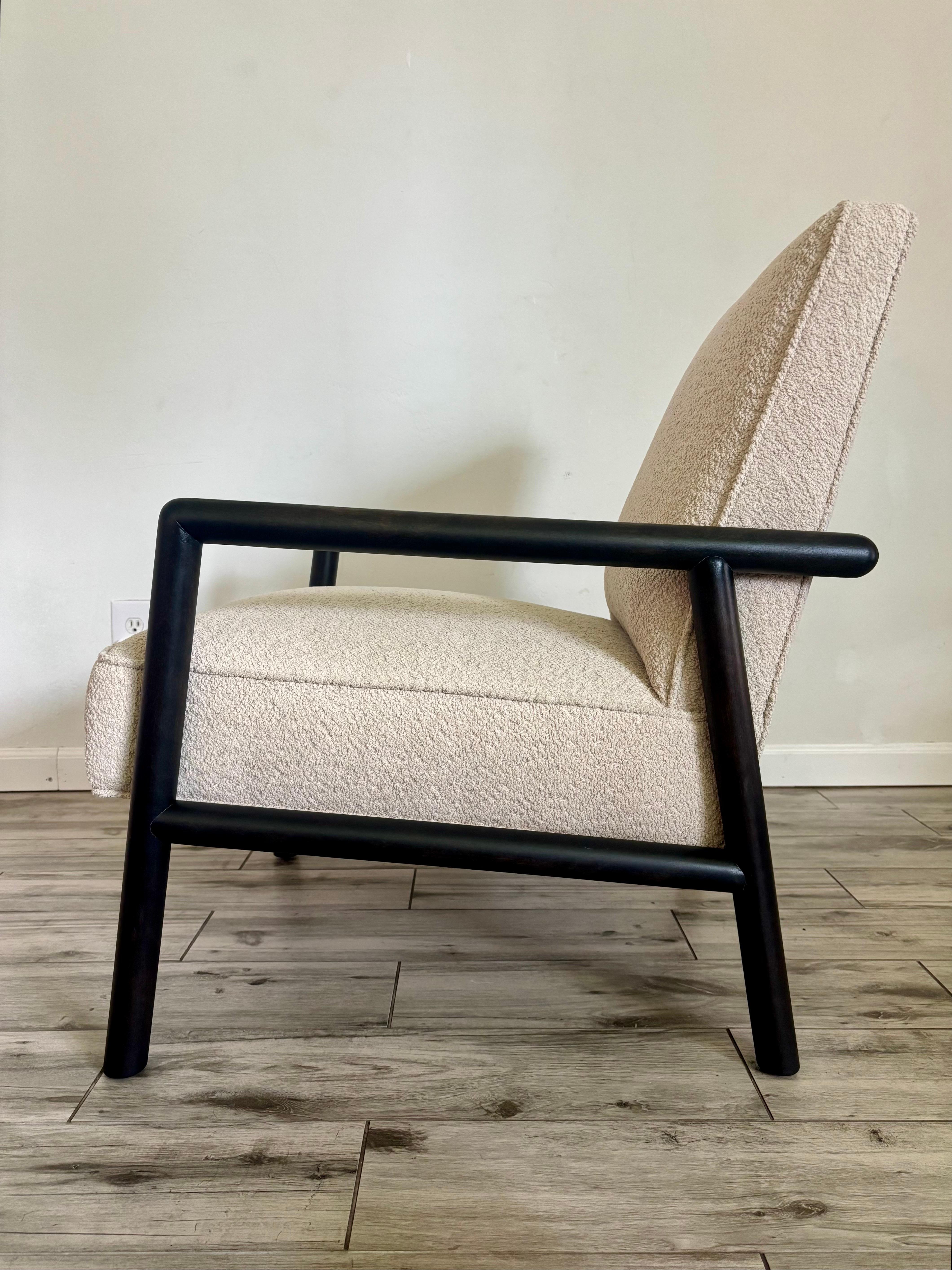 T.H. Robsjohn-Gibbings Silla de Salón Vintage Ebonizada con Bouclé Crema siglo XX en venta