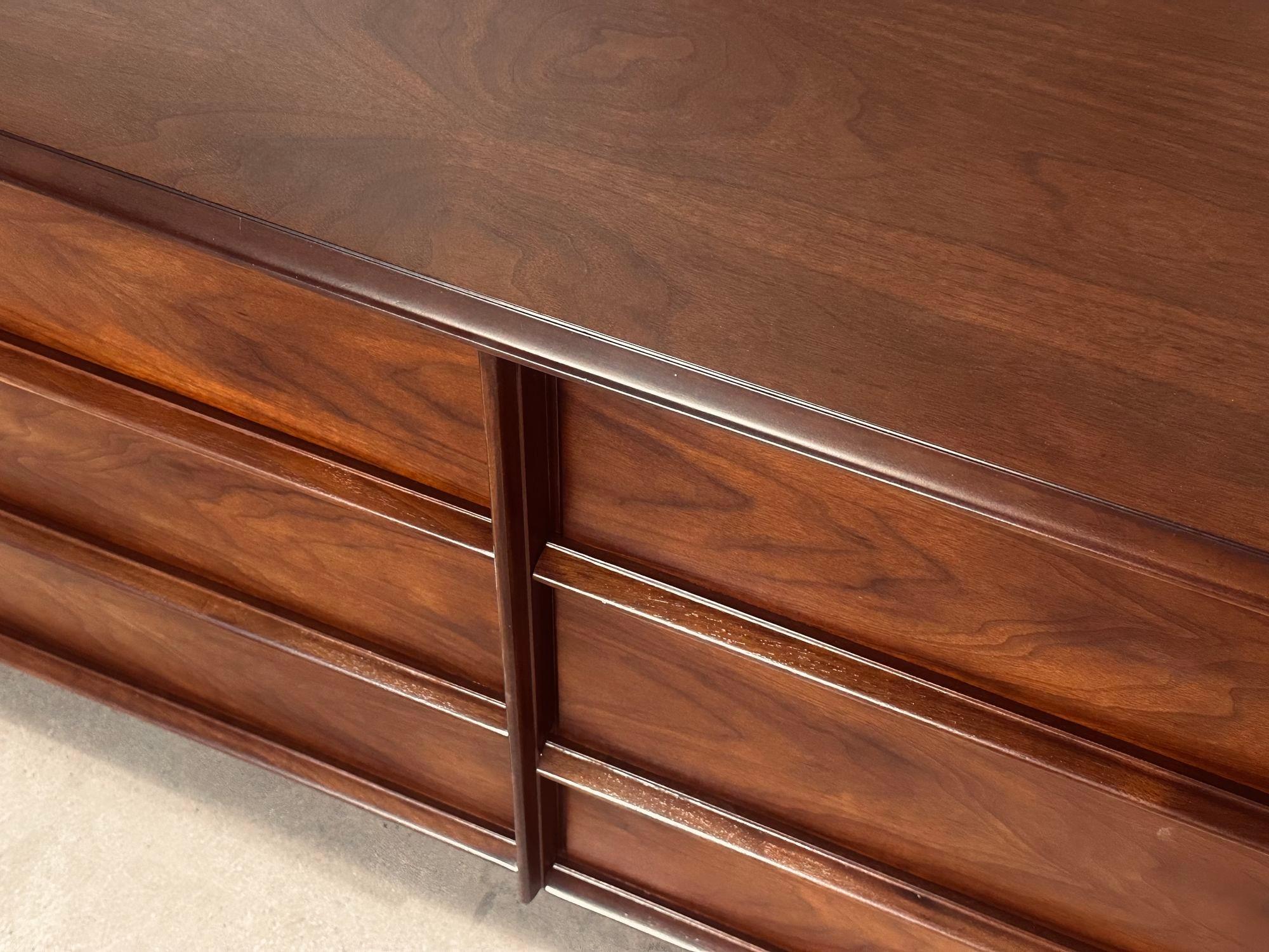 T.H. Robsjohn-Gibbings Walnut 6 Drawer Dresser by Widdicomb, 1960 5