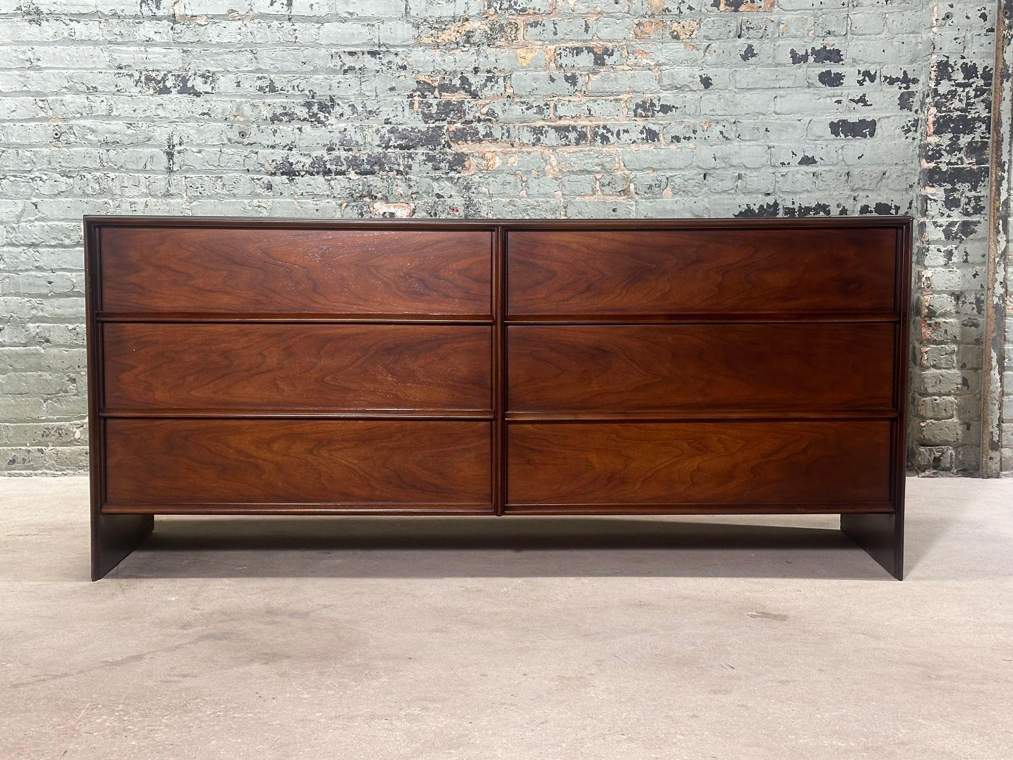 T.H. Robsjohn-Gibbings Walnut 6 Drawer Dresser by Widdicomb, 1960 For Sale 6