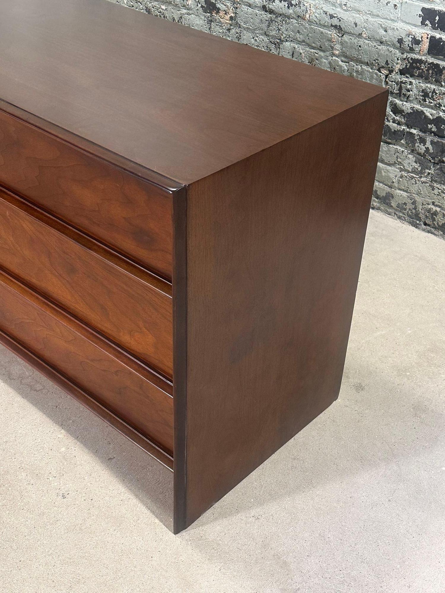 T.H. Robsjohn-Gibbings Walnut 6 Drawer Dresser by Widdicomb, 1960 1