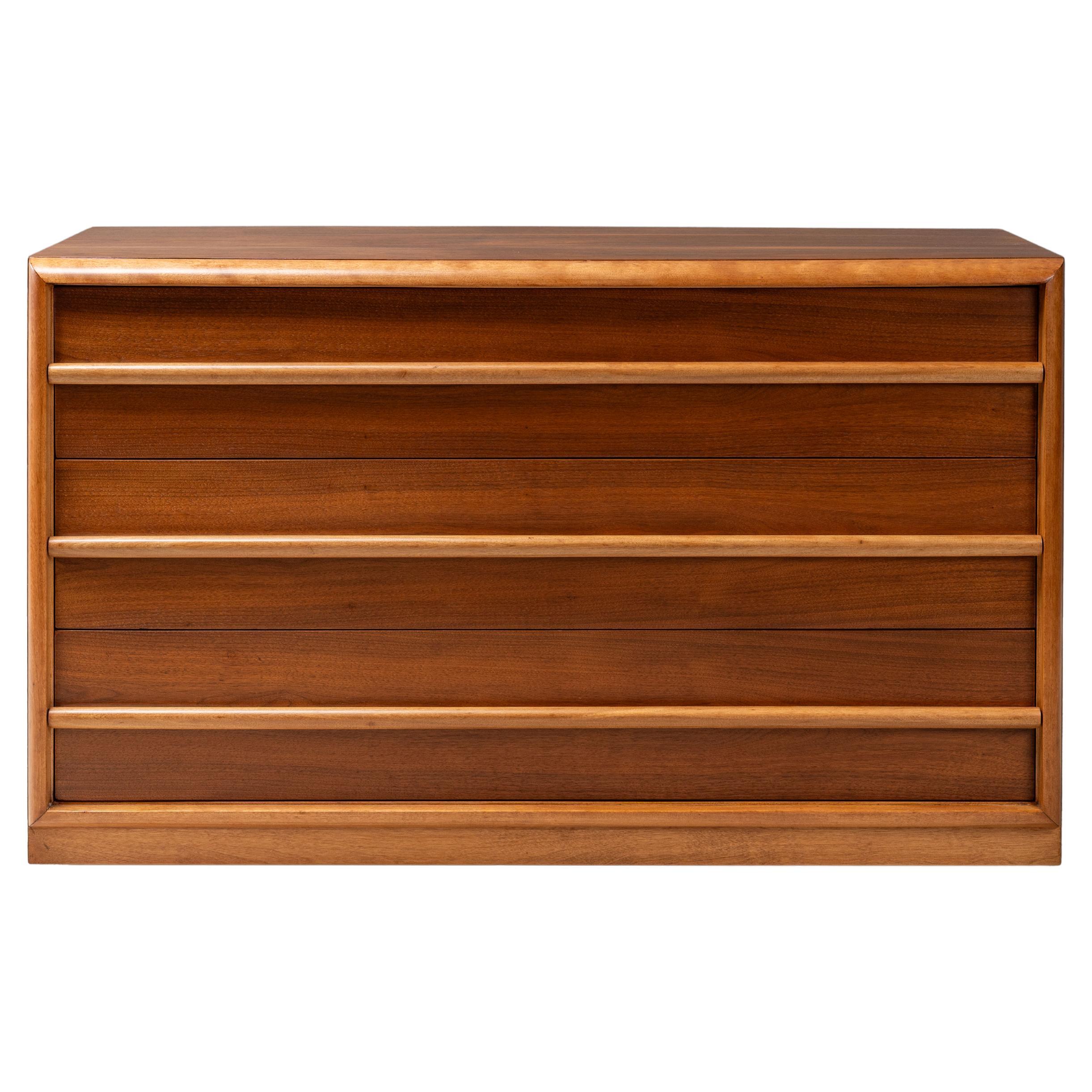 TH Robsjohn-Gibbings Nussbaum-Truhe im Angebot