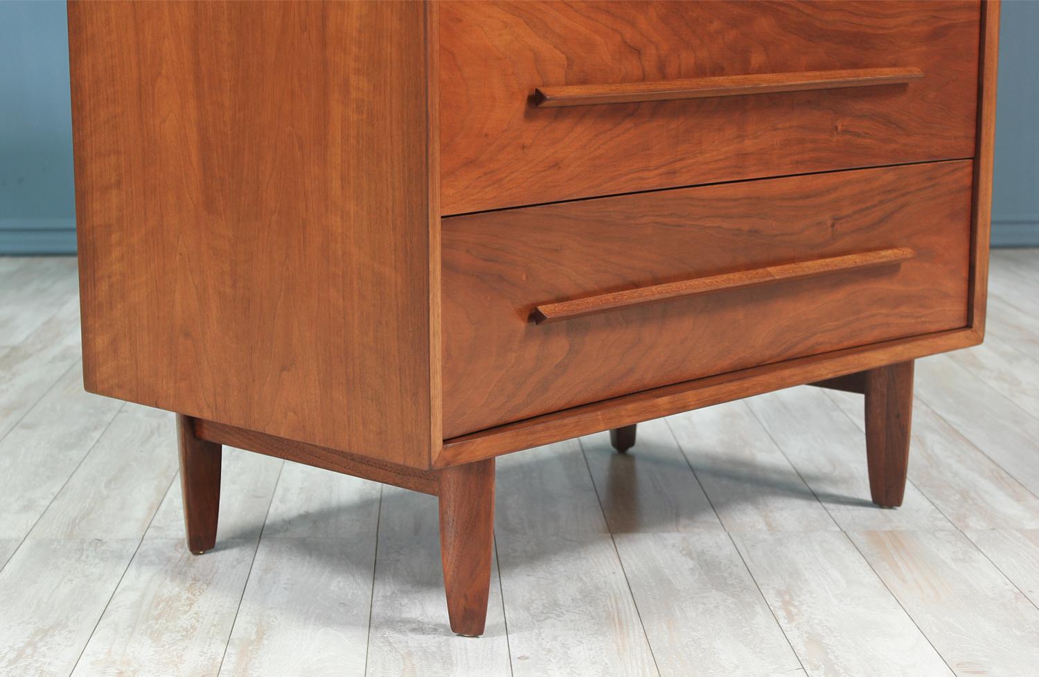 T.H. Robsjohn-Gibbings Walnut Chest of Drawers for Widdicomb In Excellent Condition In Los Angeles, CA