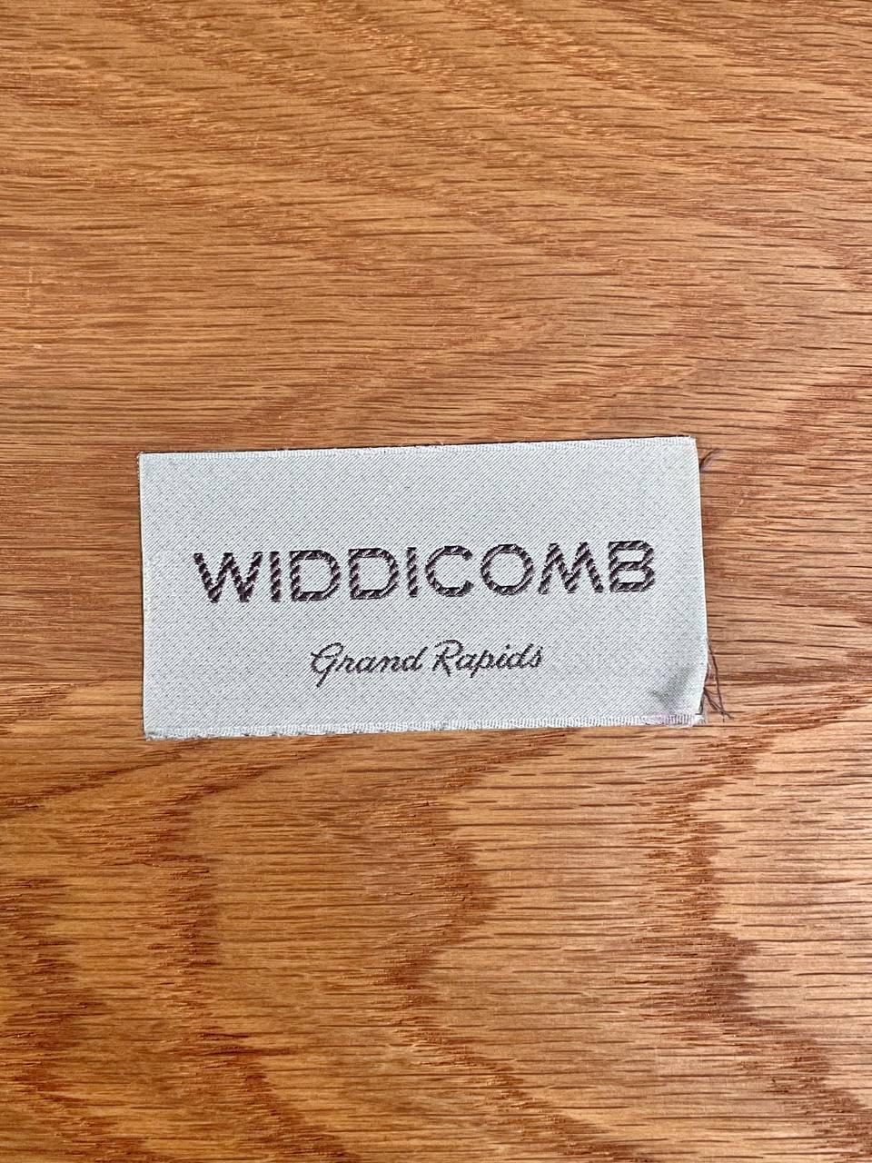 T.H. Comò in noce Robsjohn Gibbings per Widdicomb in vendita 3