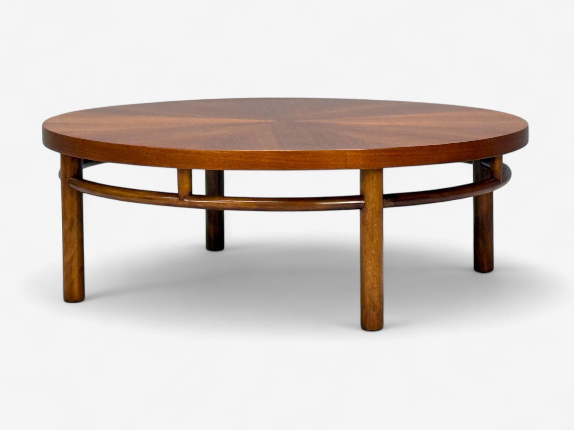 Américain T.H. Robsjohn-Gibbings, table basse ronde en noyer, États-Unis, années 1960 en vente