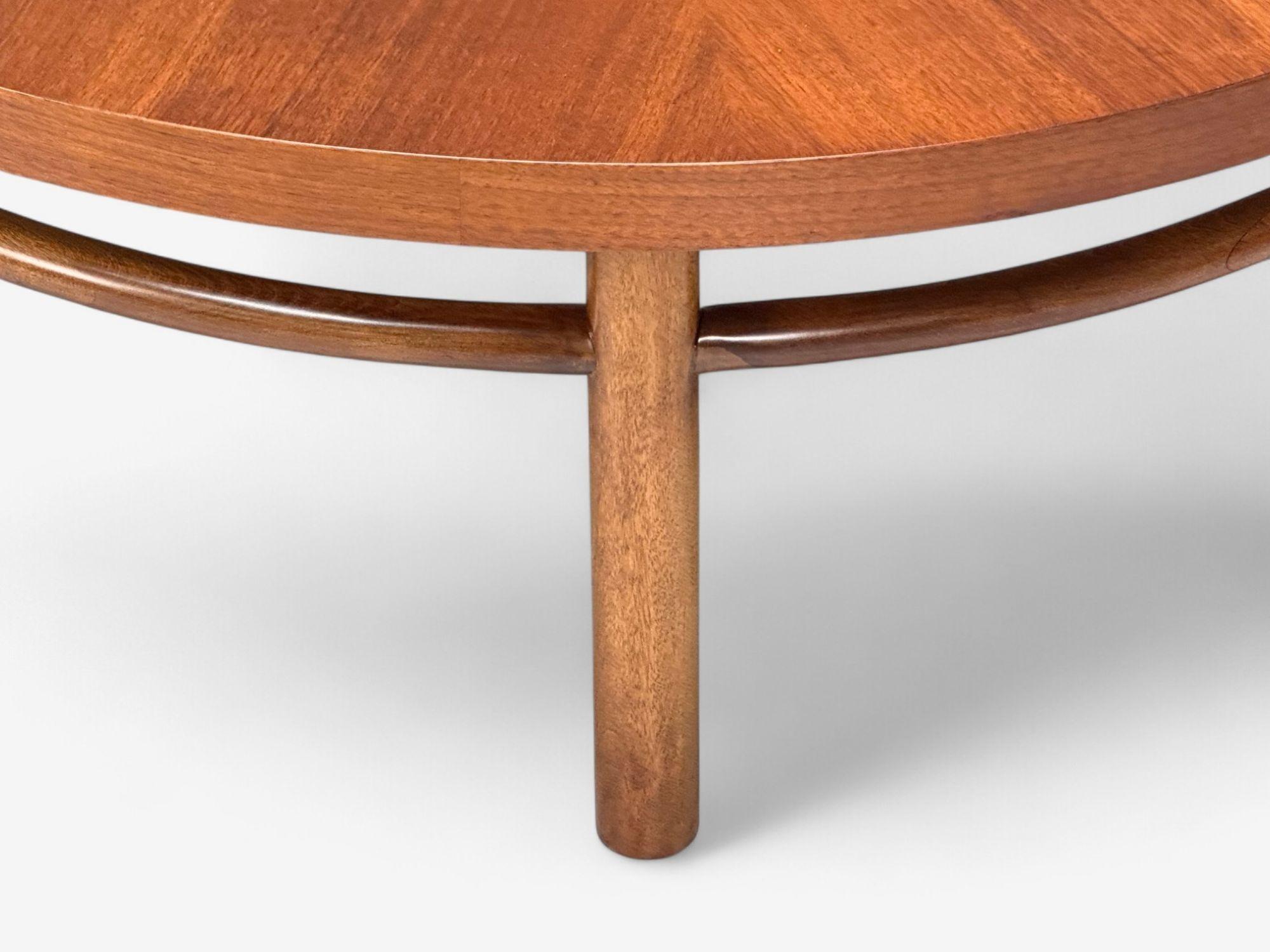 Noyer T.H. Robsjohn-Gibbings, table basse ronde en noyer, États-Unis, années 1960 en vente