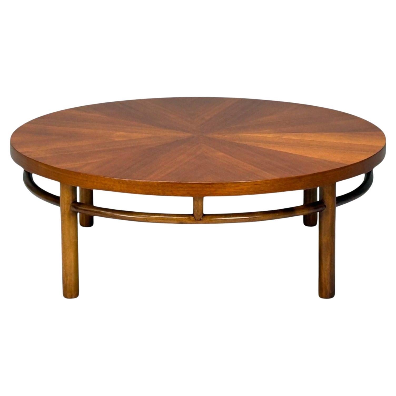 T.H. Robsjohn-Gibbings, table basse ronde en noyer, États-Unis, années 1960 en vente