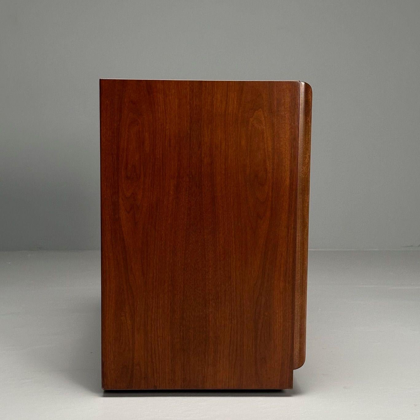 T.H. Robsjohn Gibbings, Widdicomb, Mid-Century Modern Cabinet, Walnut, USA 1950s For Sale 1