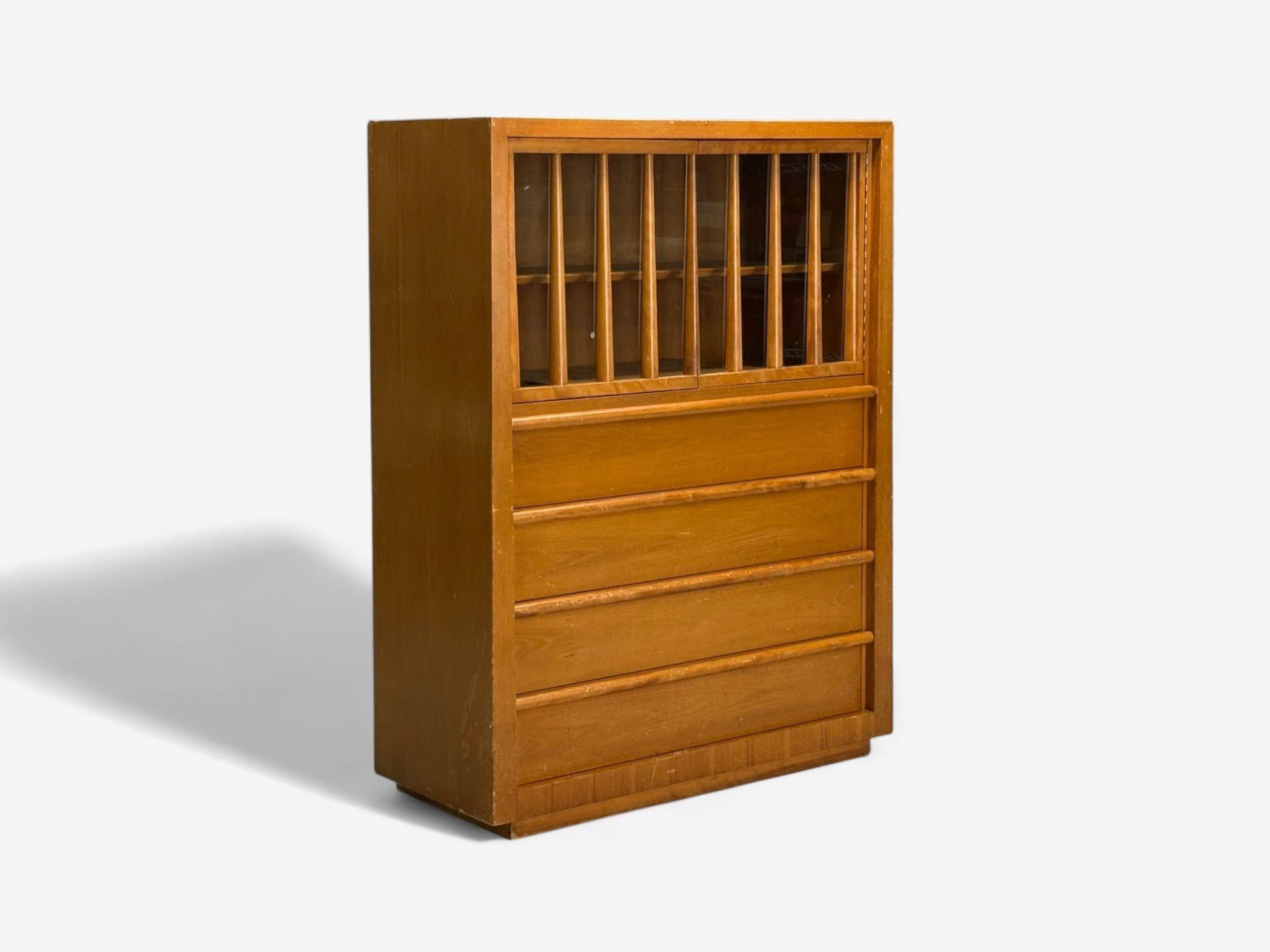 T.H. Robsjohn Gibbings, Widdicomb, modernité américaine du milieu du siècle, noyer, secrétaire haut de gamme, États-Unis, années 1960

Commode haute en noyer et verre conçue par AT&T. Robsjohn Gibbings et produit par Widdicomb aux États-Unis vers