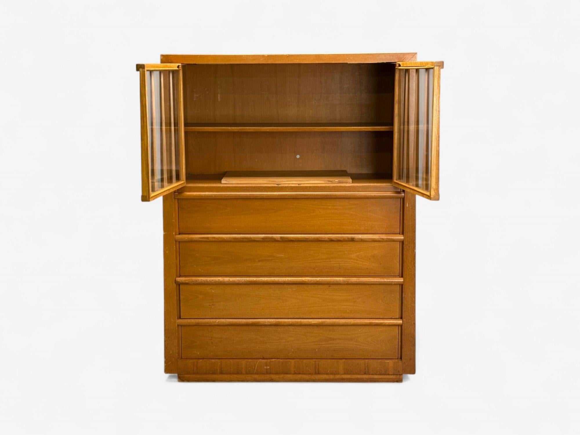 T.H. Robsjohn Gibbings, Widdicomb, Walnut, Highboy Secretary, États-Unis, années 1960 Bon état - En vente à Manhasset, NY