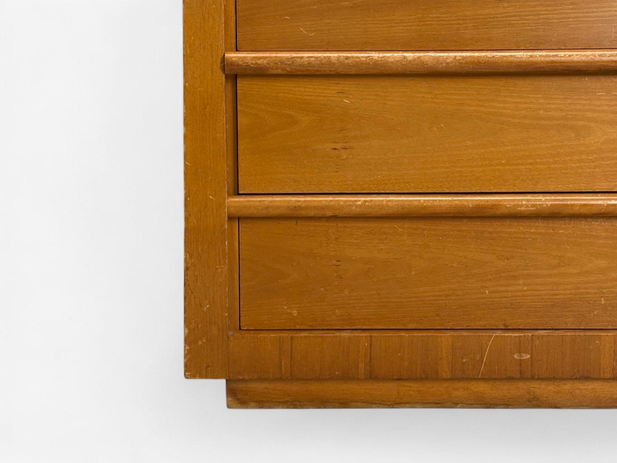 Milieu du XXe siècle T.H. Robsjohn Gibbings, Widdicomb, Walnut, Highboy Secretary, États-Unis, années 1960 en vente