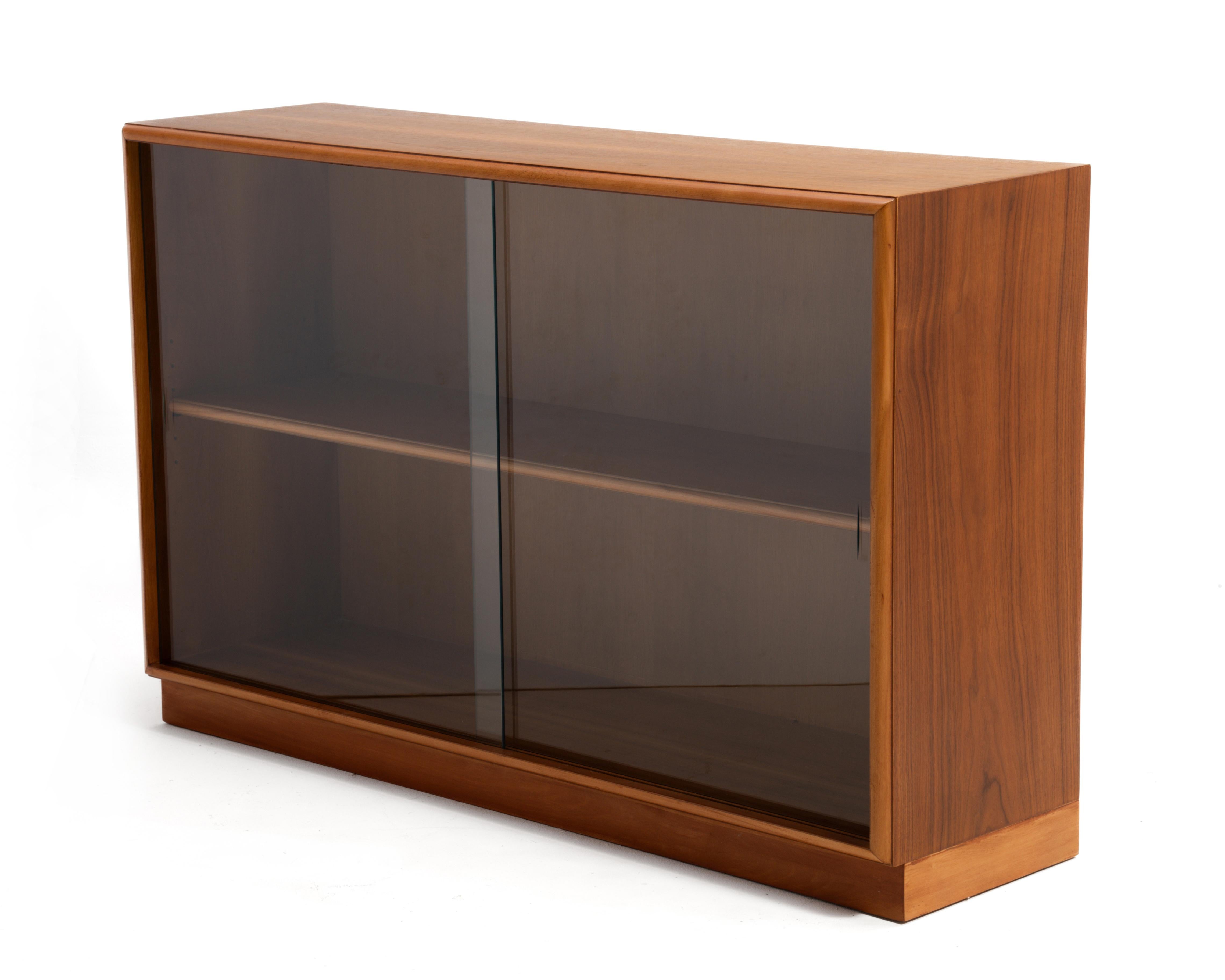 American T.H. Robsjohn Gibbings Widdicomb Walnut Sliding Glass Door Bookcase Mid Century For Sale