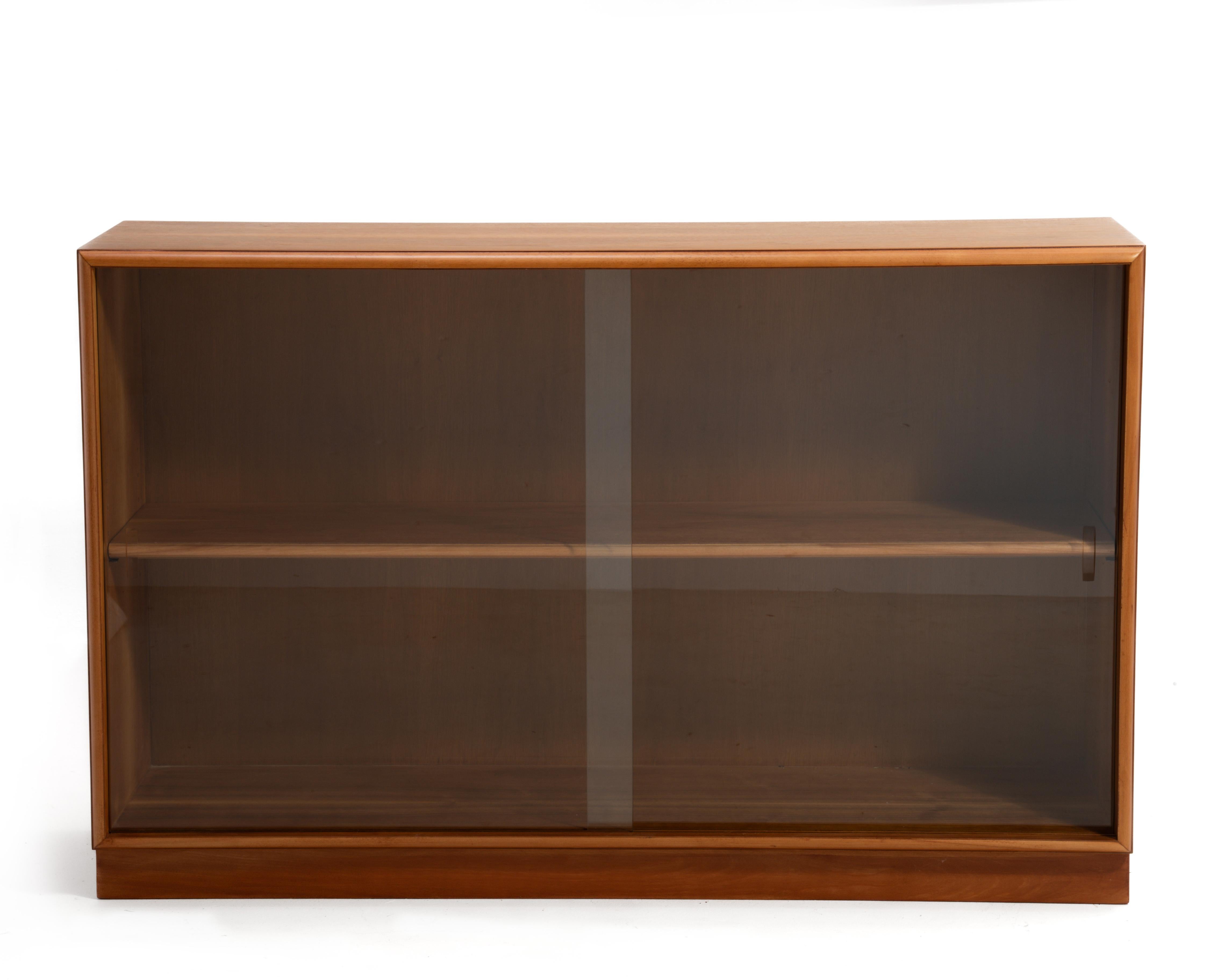 T.H. Robsjohn Gibbings Widdicomb Walnut Sliding Glass Door Bookcase Mid Century In Good Condition For Sale In Forest Grove, PA