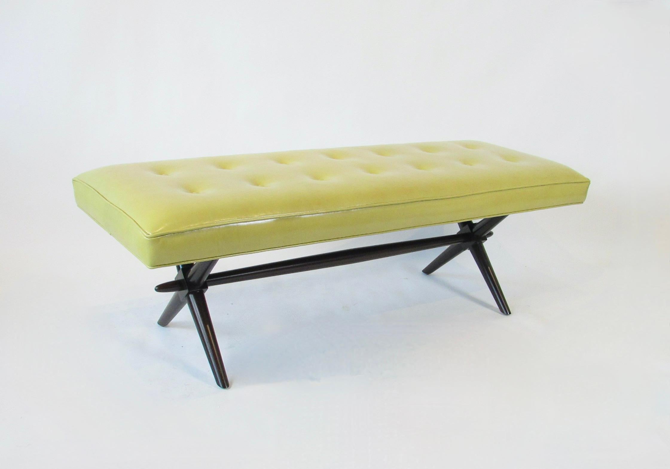 TH Robsjohn Gibbings Widdicomb Banco de cuero con base en X y mechón de botones en venta 2