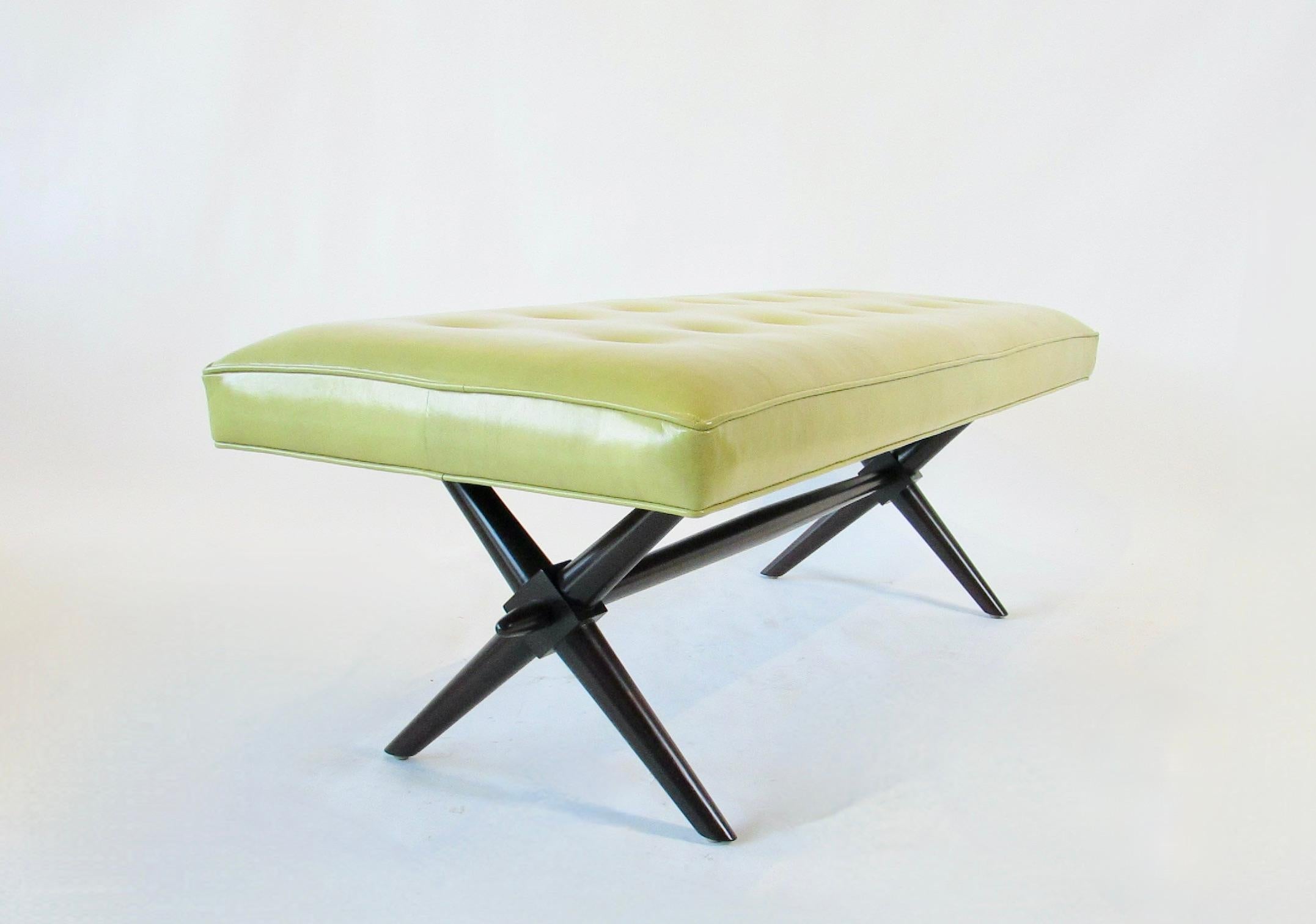 TH Robsjohn Gibbings Widdicomb Banco de cuero con base en X y mechón de botones en venta 6