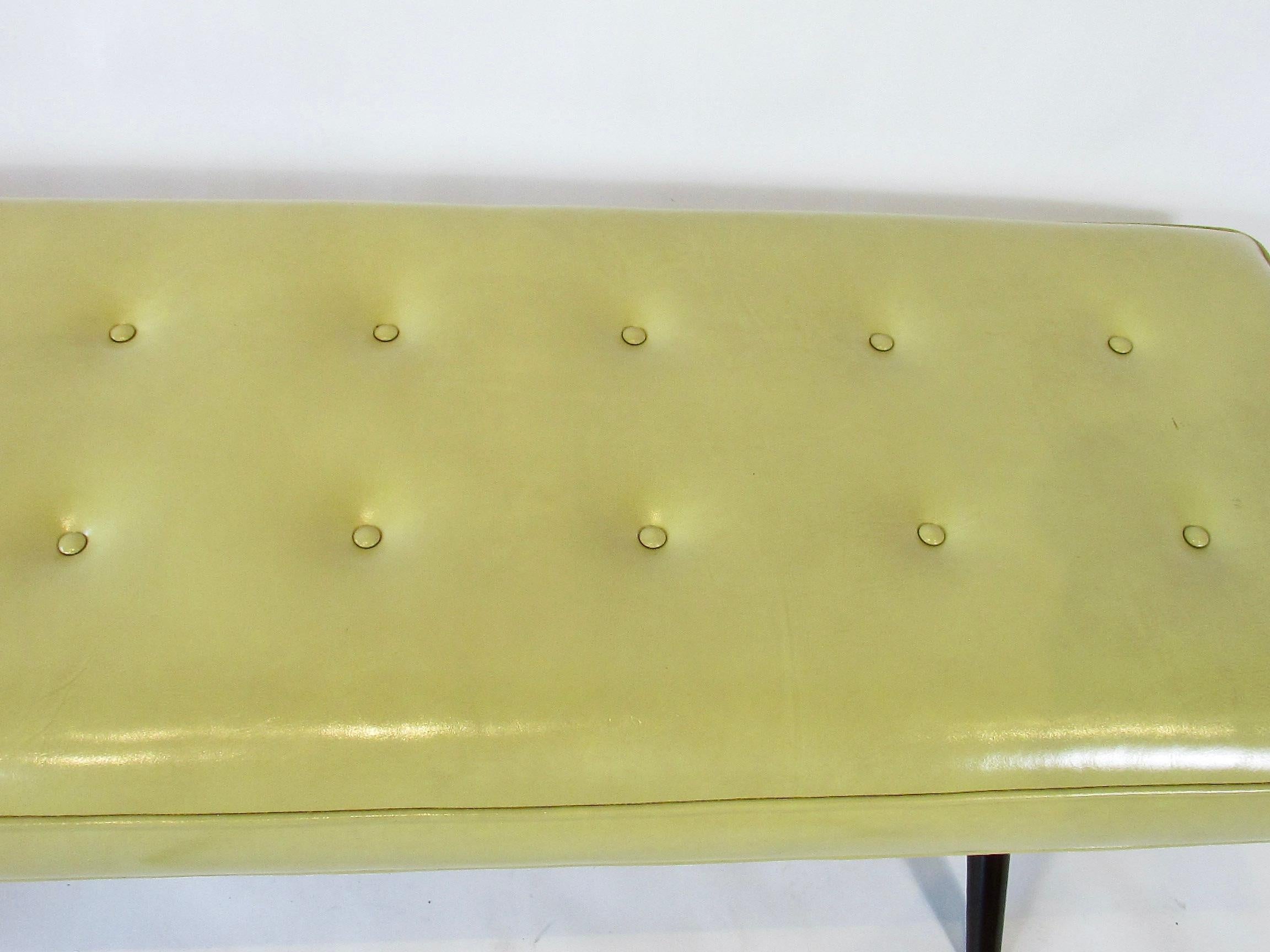 TH Robsjohn Gibbings Widdicomb Banco de cuero con base en X y mechón de botones en venta 8