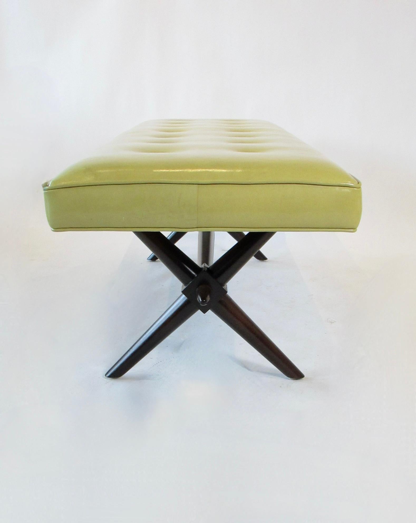 TH Robsjohn Gibbings Widdicomb Banco de cuero con base en X y mechón de botones Estadounidense en venta