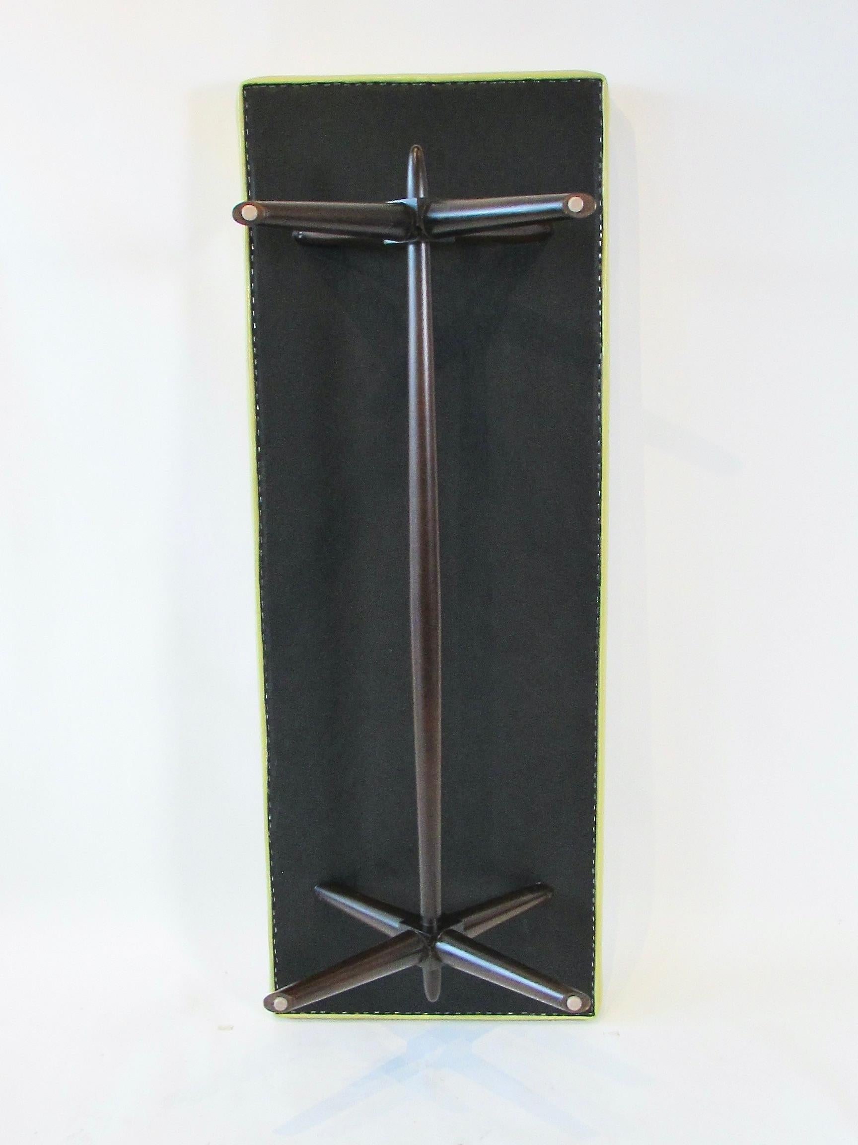 TH Robsjohn Gibbings Widdicomb Banco de cuero con base en X y mechón de botones en Bueno estado para la venta en Ferndale, MI
