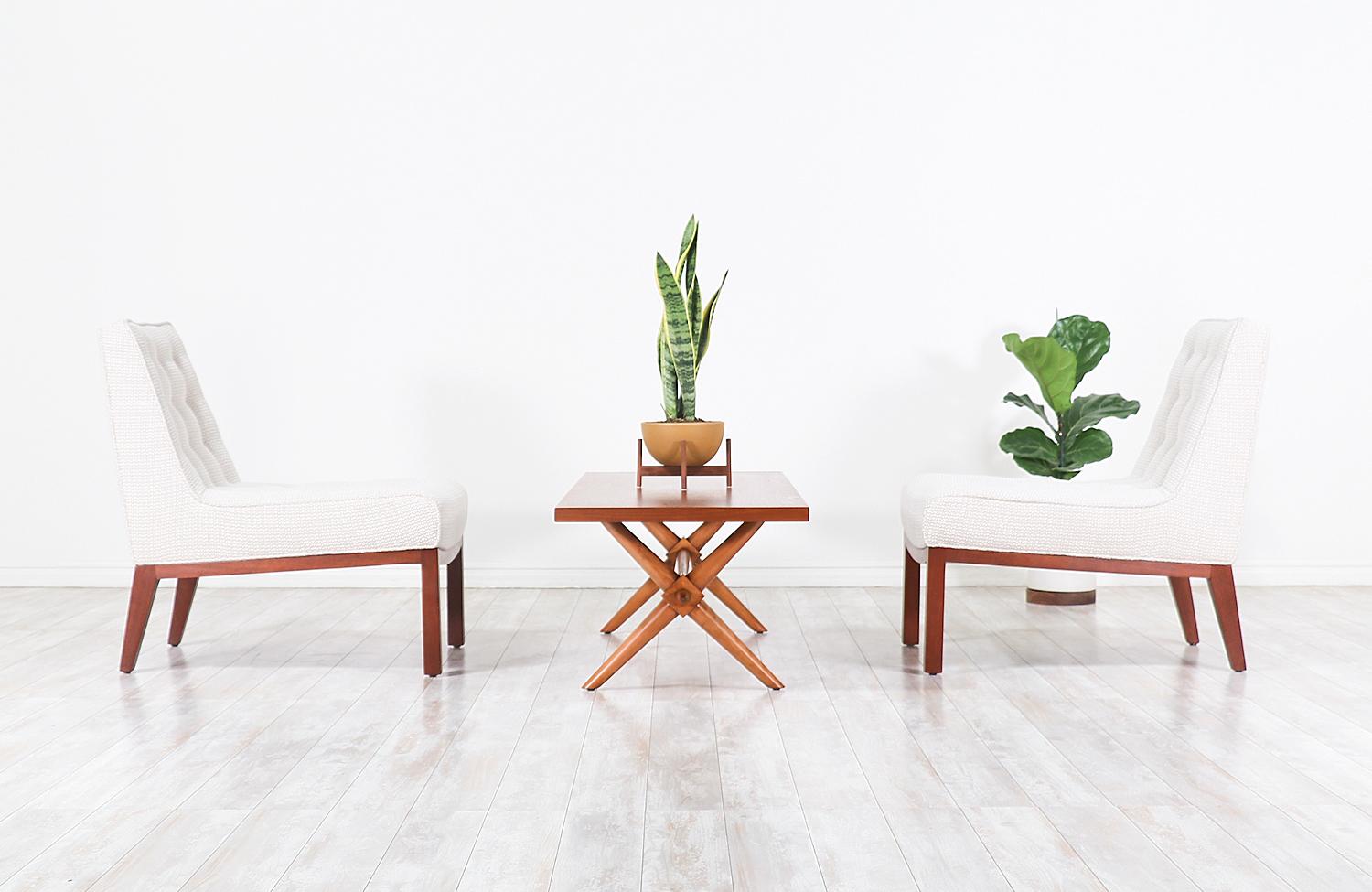 Elegant modern coffee table designed by British-born furniture designer and architect T.H. Robsjohn-Gibbings and manufactured by Widdicomb in the United States, circa 1950s. This timeless design features a rectangular walnut wood top supported by an