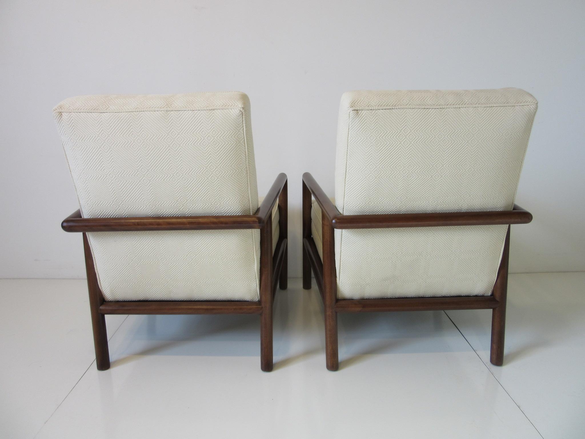 T.H. Robsjohns-Gibbings Lounge Chairs for Widdicomb im Zustand „Gut“ in Cincinnati, OH