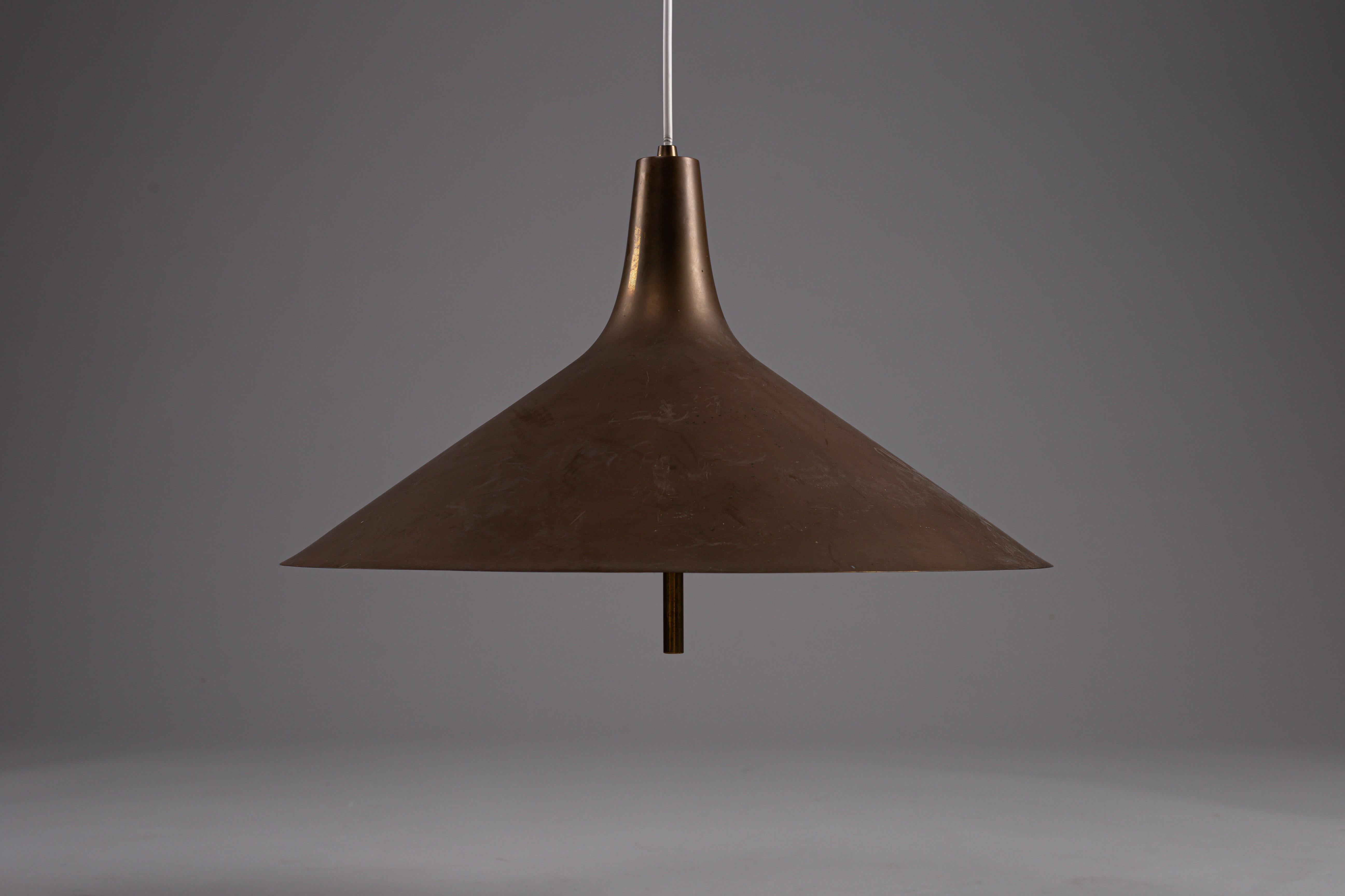Mid-Century moderno T.H. Valentiner, pendente danese a contrappeso in ottone massiccio di metà secolo moderno in vendita