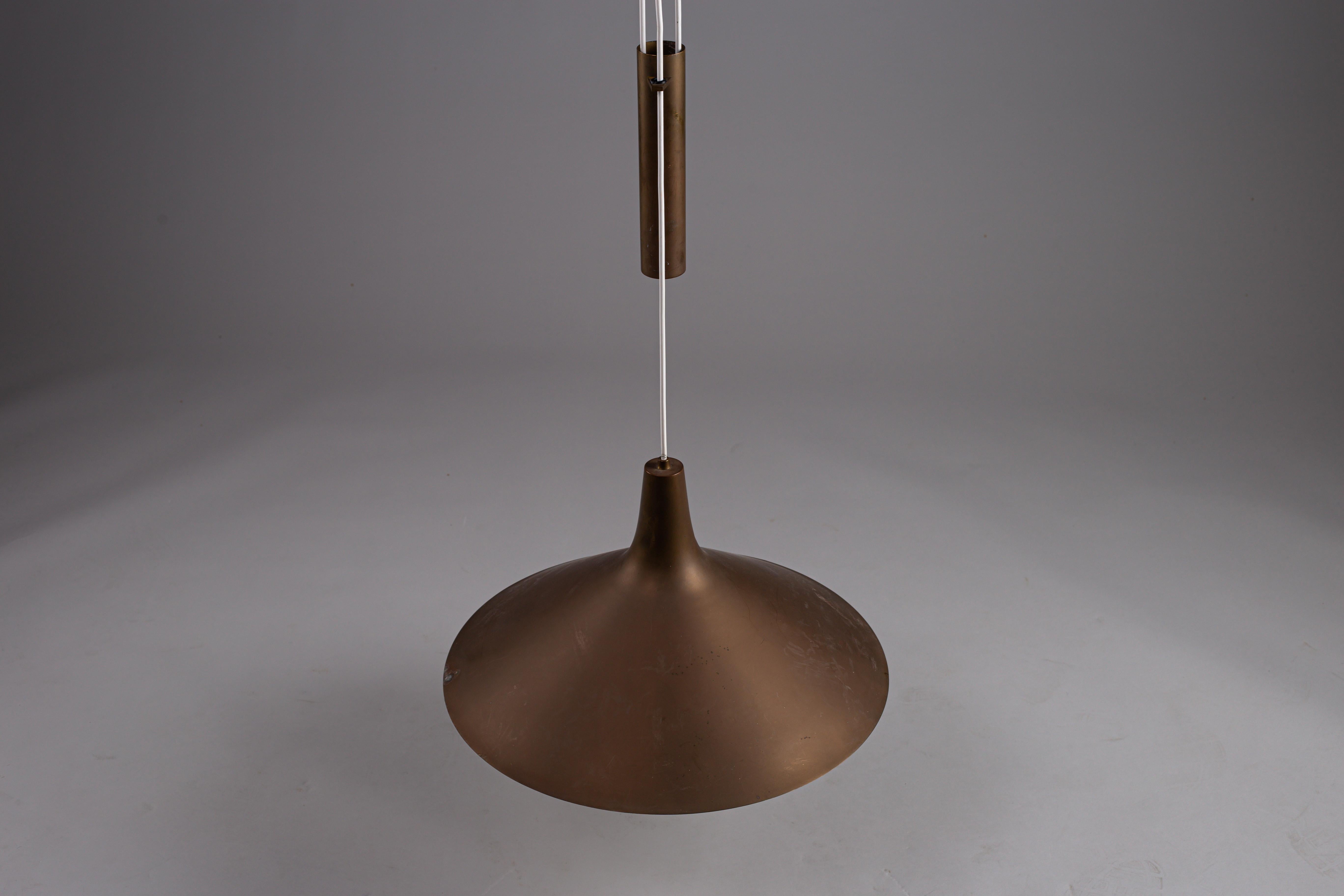 Ottone T.H. Valentiner, pendente danese a contrappeso in ottone massiccio di metà secolo moderno in vendita