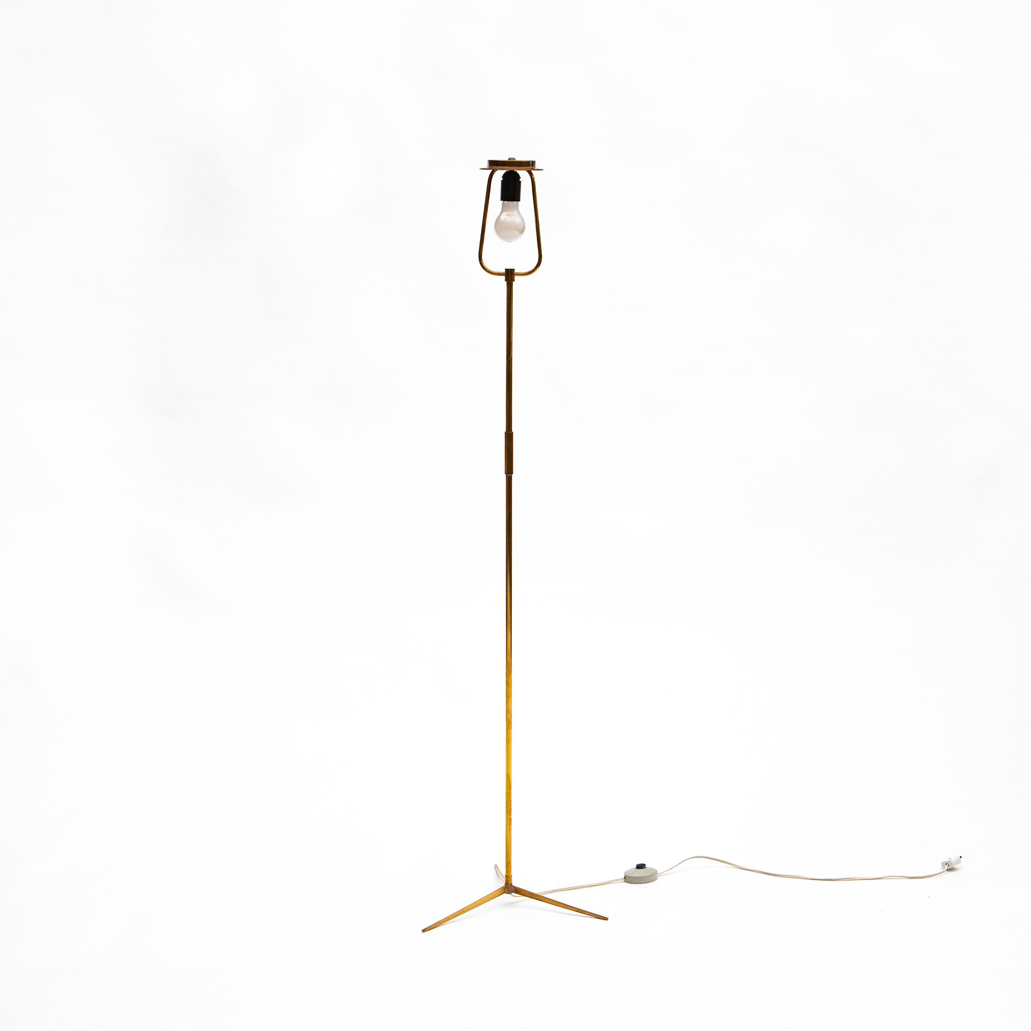 Th. Valentiner Brass Floor Lamp for Povl Dinesen In Good Condition For Sale In Kastrup, DK