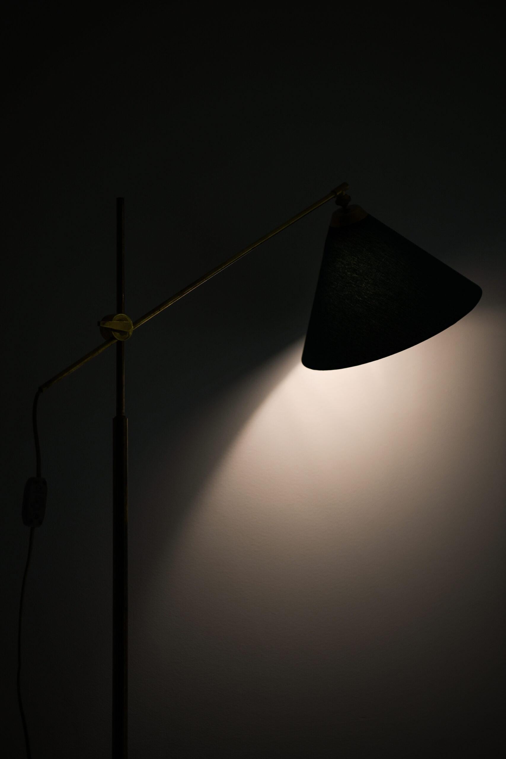 T.H. Valentiner Stehlampe, hergestellt von Poul Dinesen in Dänemark (Stoff) im Angebot