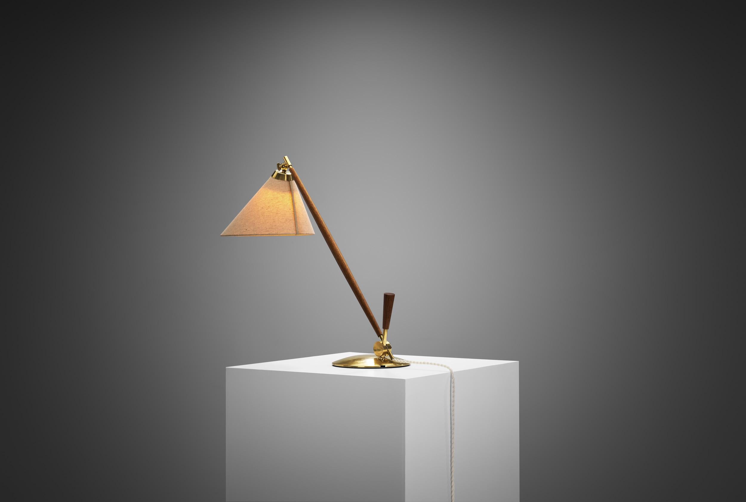 Th. Valentiner Model “THV 375” Adjustable Lamp, Denmark 20th Century For Sale 2