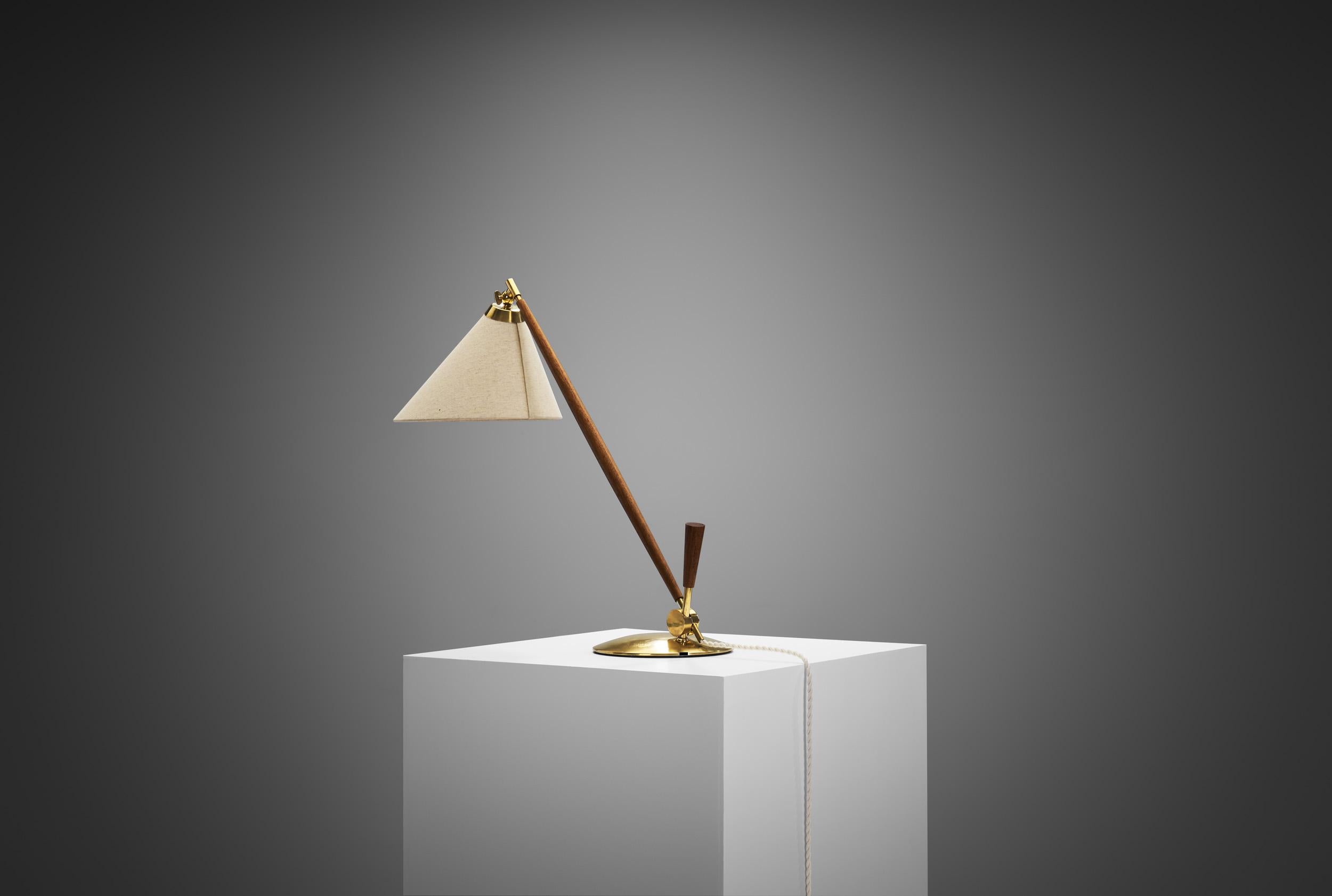 Th. Valentiner Model “THV 375” Adjustable Lamp, Denmark 20th Century For Sale 3