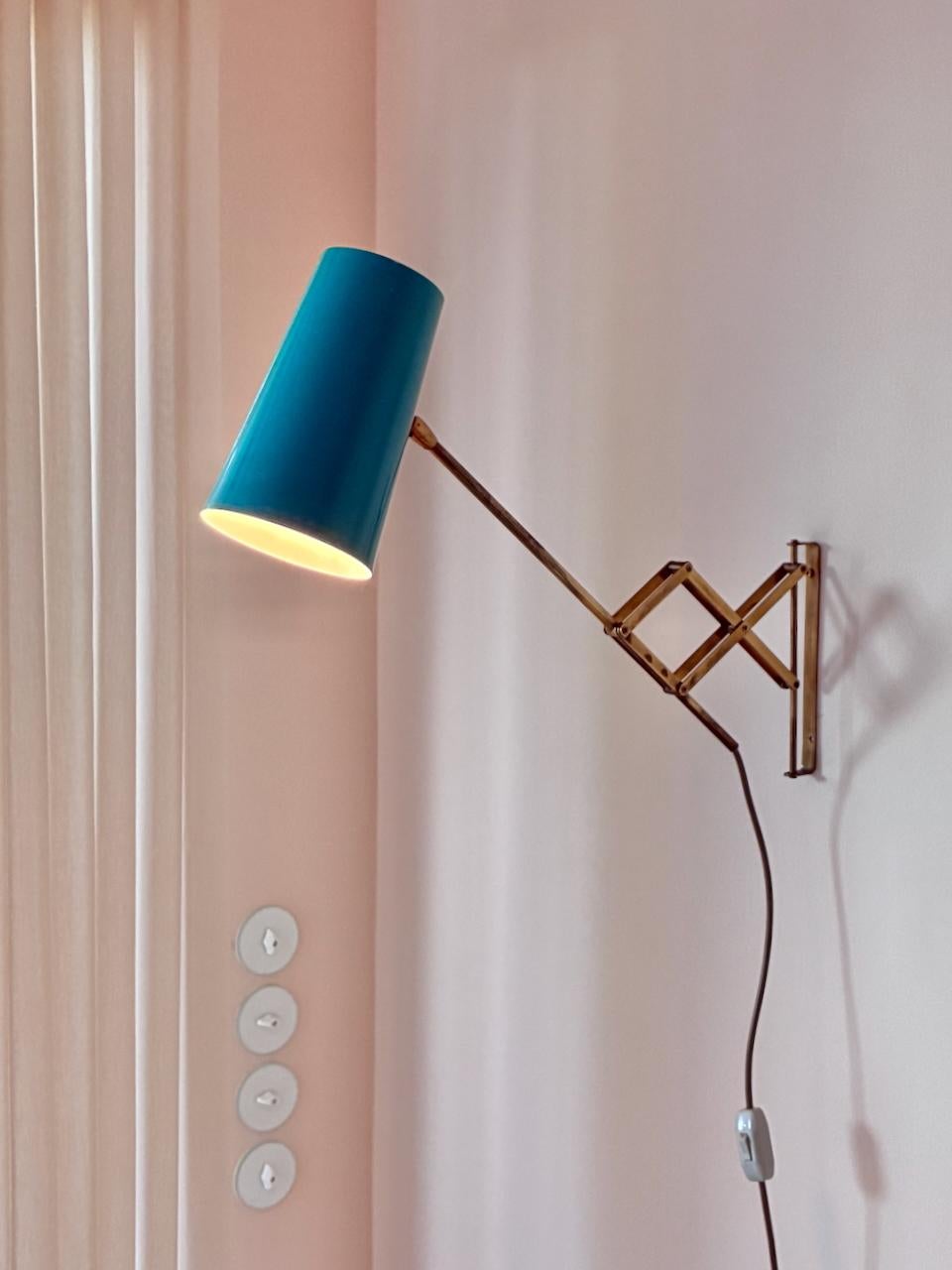 Danish T.H. Valentiner wall lamp brass Made in Denmark 1960's For Sale