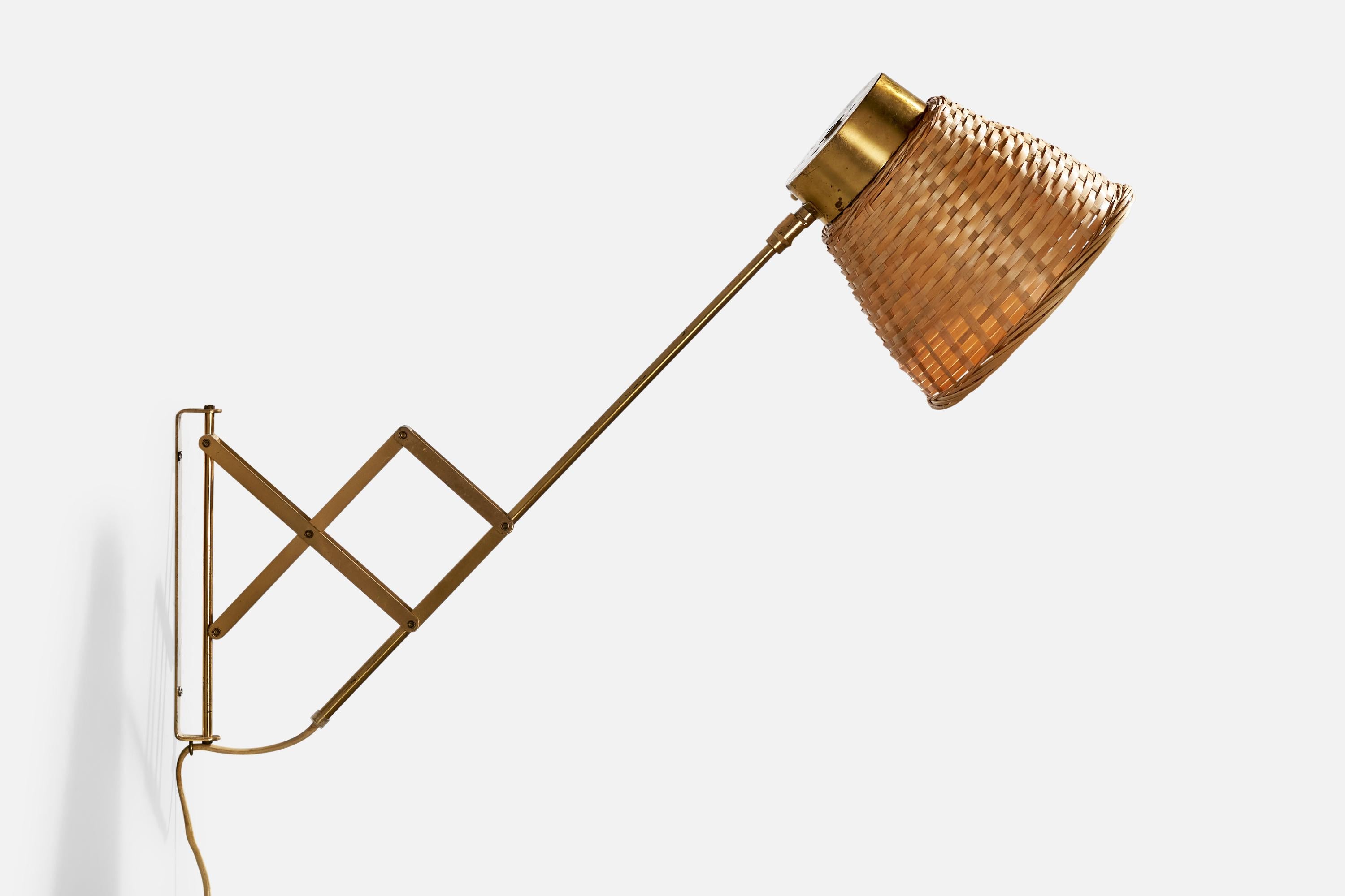 T.H. Valentiner, Lámpara de pared, latón, ratán, Dinamarca, años 50 Escandinavo moderno en venta