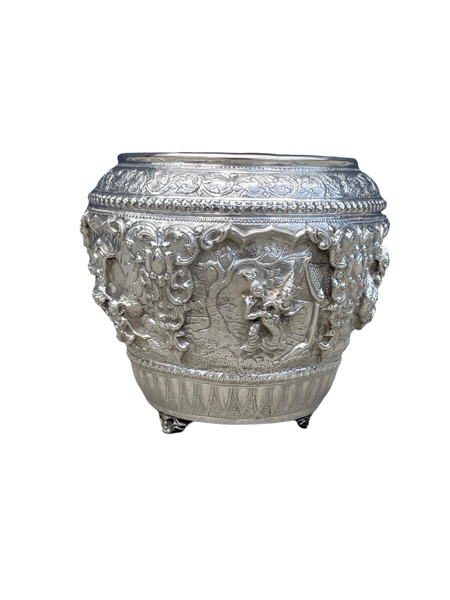 Other Thabeik silver bowl, Burma, 19th century For Sale