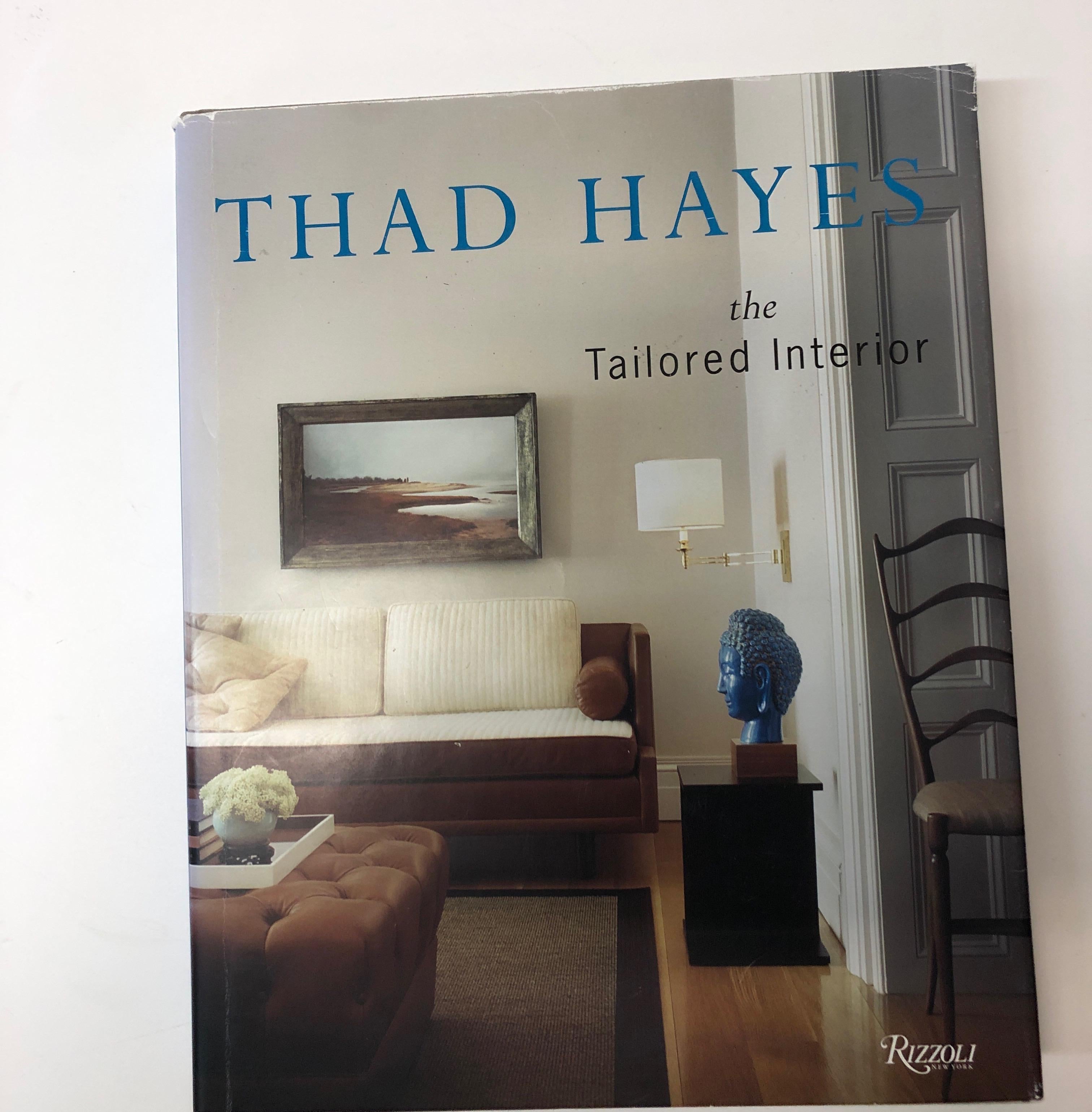 Depuis l'ouverture de son bureau à New York en 1985, Thad Hayes est devenu l'un des jeunes architectes d'intérieur les plus recherchés. Comme le montrent les vingt-deux résidences présentées ici, il est connu pour ses intérieurs lumineux