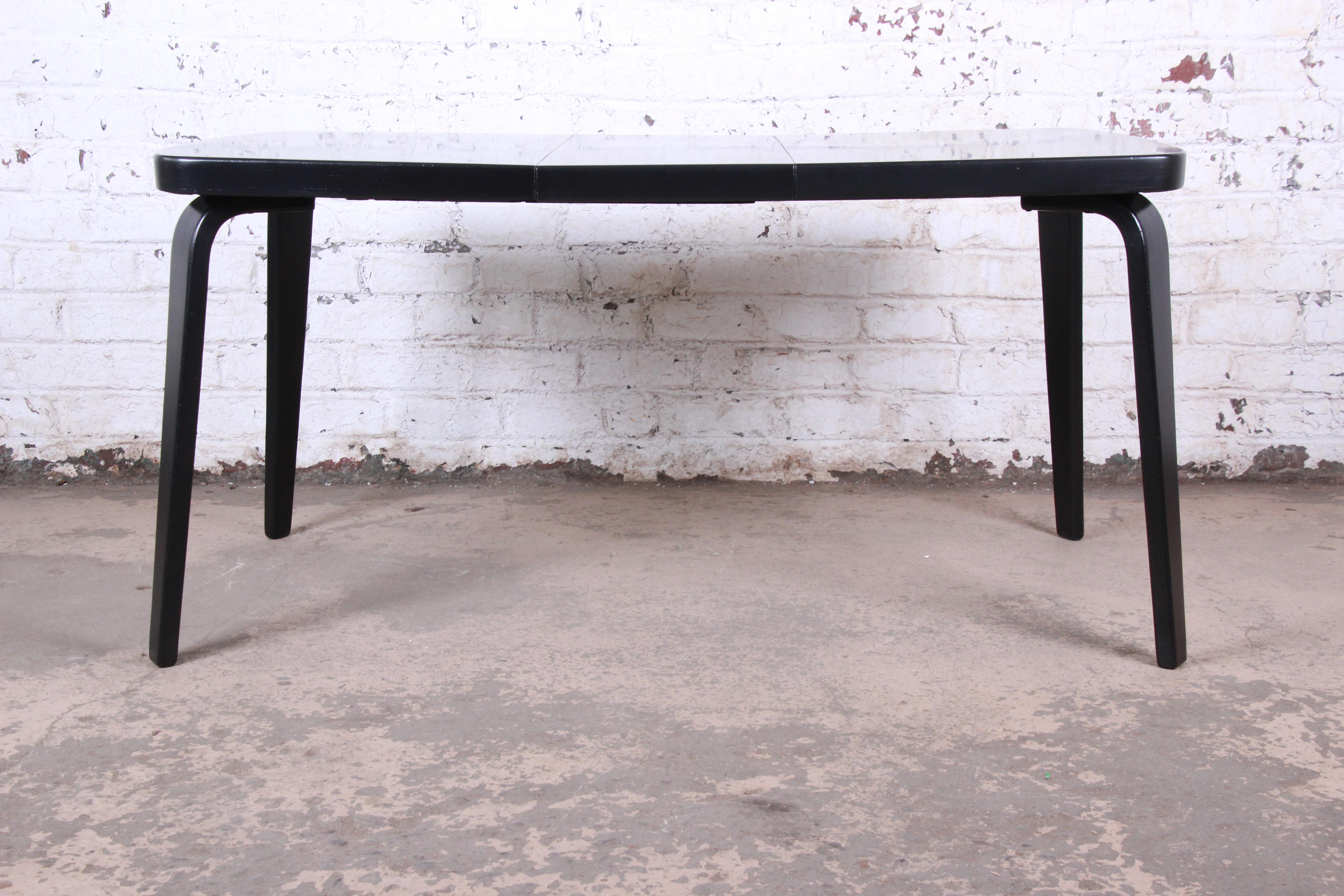 A gorgeous Minimalist Mid-Century Modern black lacquered bentwood birch extension dining table

By Thaden-Jordan Furniture Co.

USA, circa 1940s

Measures: 44.25