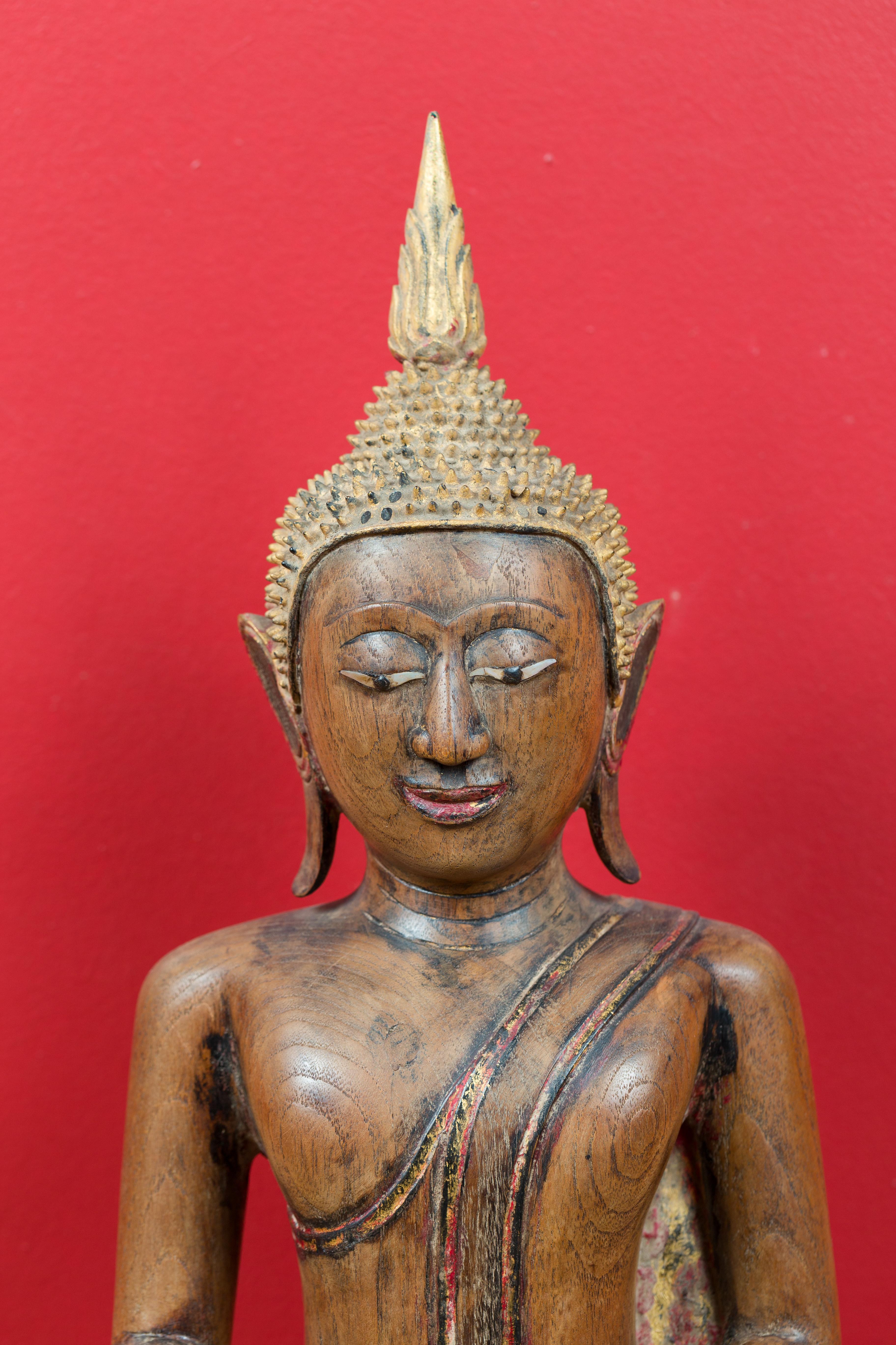 Thai 18th Century Carved Teak Seated Buddha Calling the Earth to Witness In Good Condition In Yonkers, NY