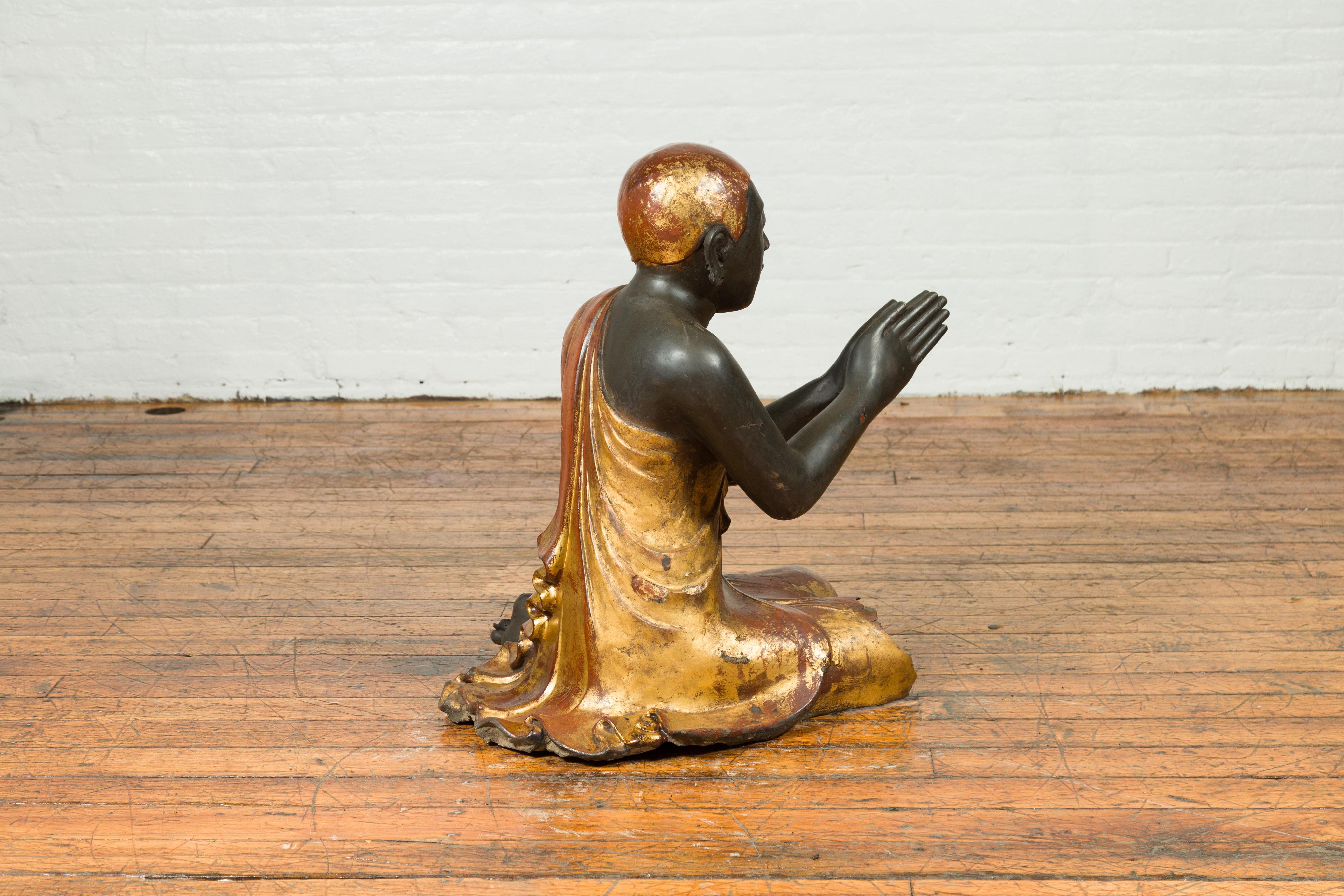 Thai 20th Century Kneeling Ceremonial Temple Monk Lacquered and Gilt Sculpture For Sale 7