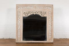 Antique Mirror del 19° secolo con cornice in legno intagliato