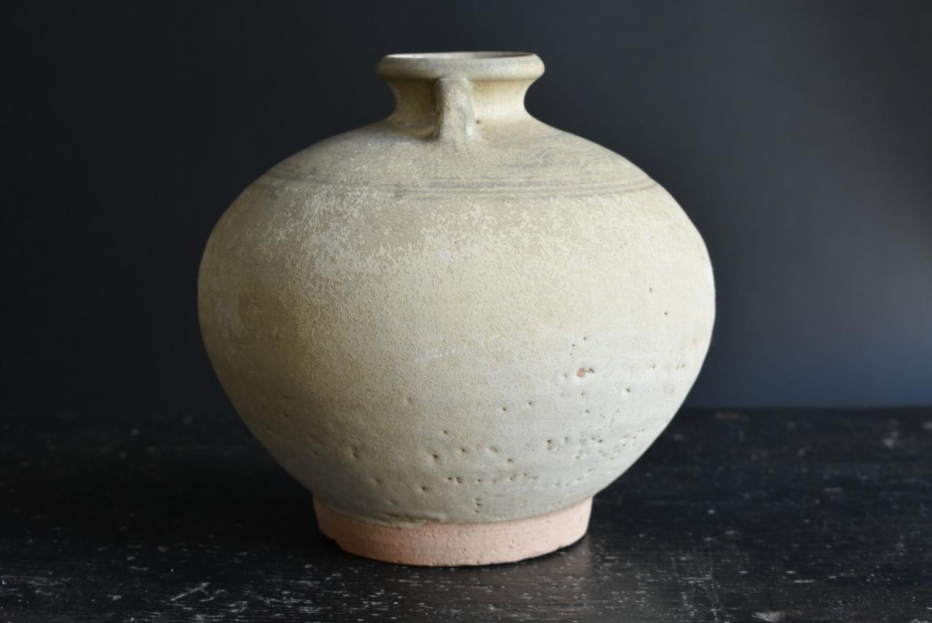 18th Century and Earlier Thai antique pottery jar/15th to 16th century/excavated pottery