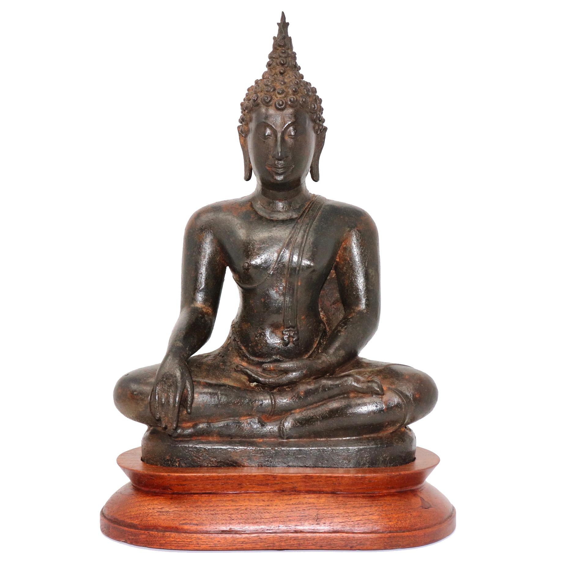 Antique bronze Figure of Maravijaya Buddha, Thailand, Lan Na, Sukhothai post-classic style, 14th-15th century.
Gracefully seated with legs folded in the hero pose exposing the sole of his well modeled right foot resting in the crook of his left leg