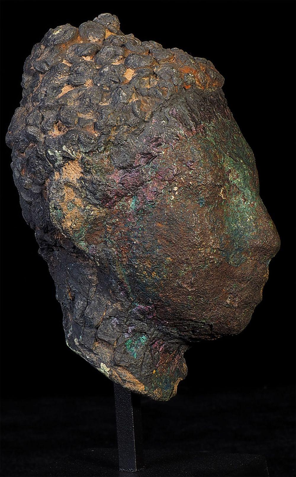 Thai Bronze Buddha Head from the 9th/10th C, Museum Piece 8346 In Good Condition For Sale In Ukiah, CA
