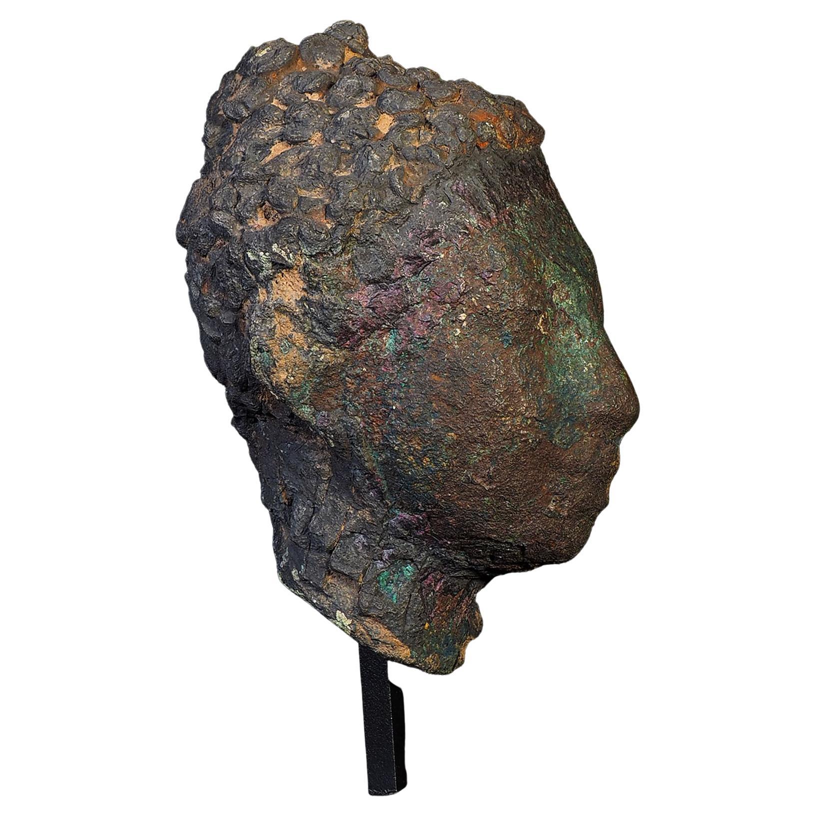 Thailändischer Buddhakopf aus Bronze aus dem 9./10. Jahrhundert, Museumsstück 8346
