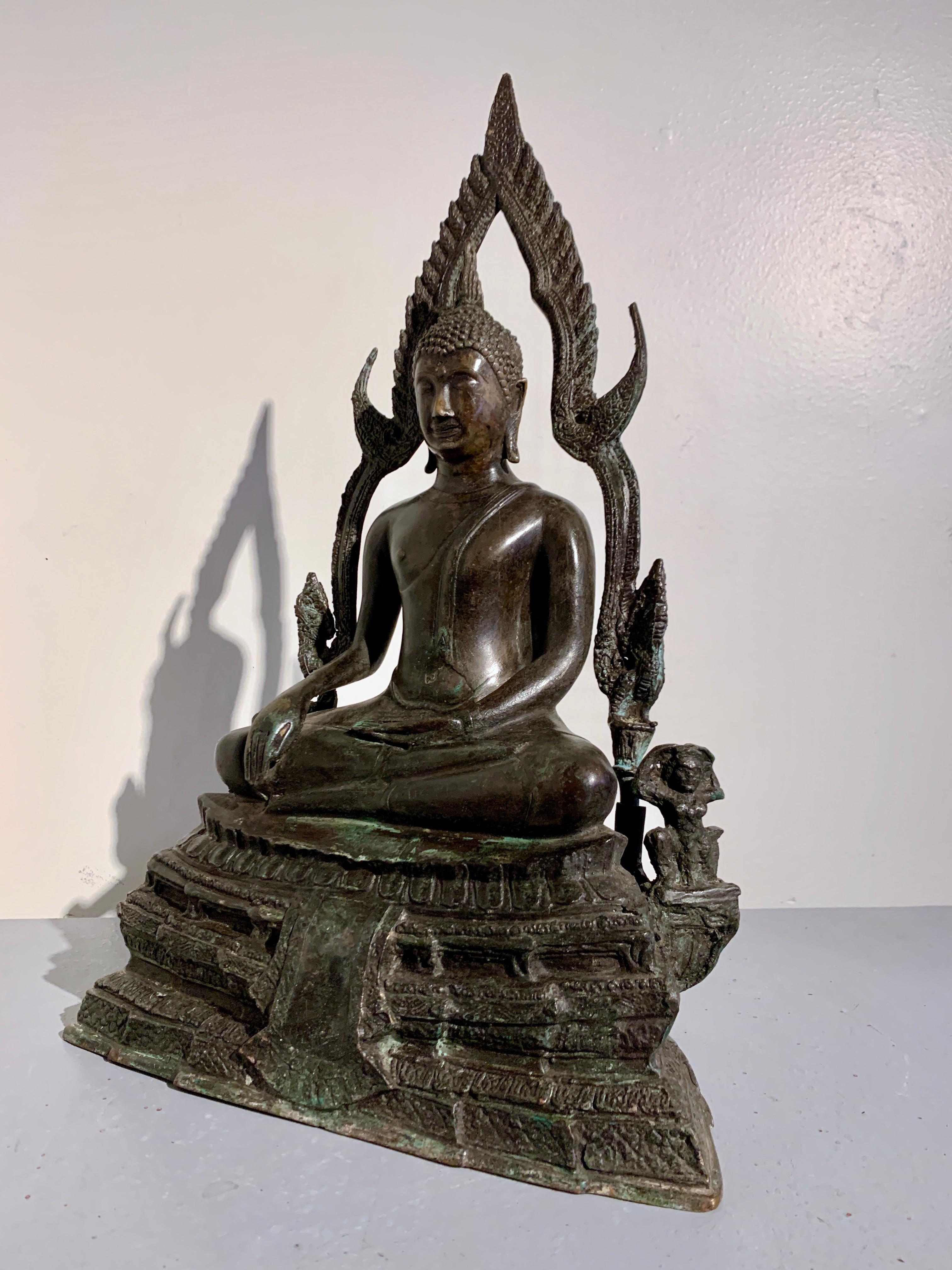 Thai Bronze Buddha, Phra Phuttha Chinnarat, Early 20th century, Thailand In Good Condition For Sale In Austin, TX