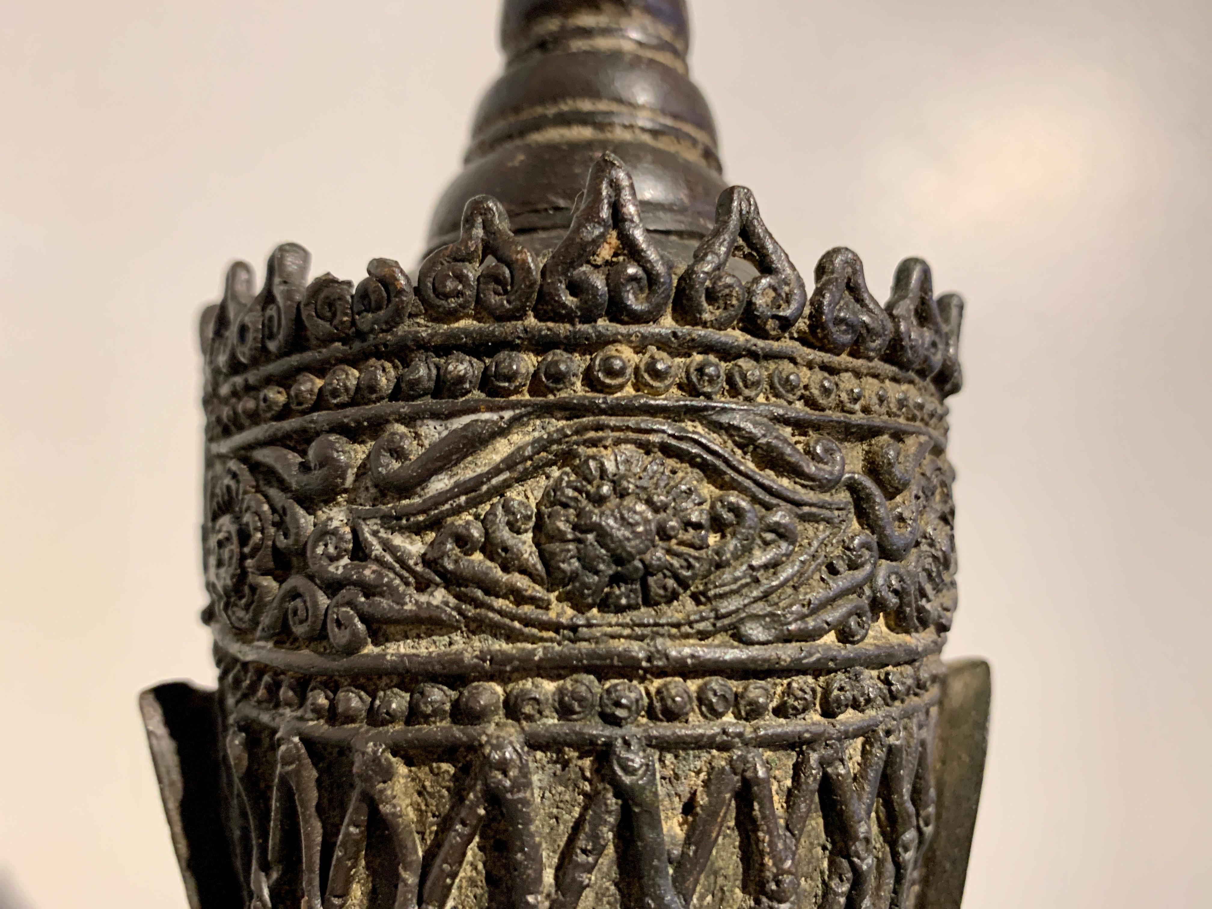 Tête de Bouddha couronnée en bronze thaïlandaise, période Ayutthaya, 17e siècle, Thaïlande 6